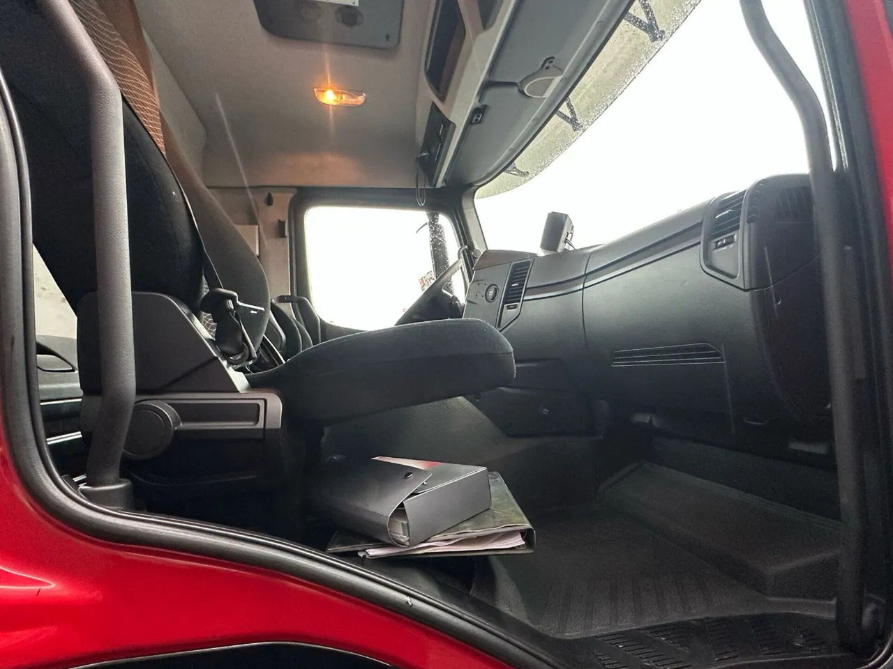 Konkstõstukiga veoauto Mercedes-Benz Arocs 8X4 VDL S-30-6600 HAAKARMSYSTEEM/ABROLLKIP: pilt 11