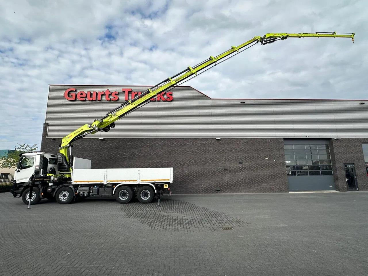 Renault C460 8X4 + HIAB X-HIPRO 548 E-7 MET JIB KRAAN / - Kraanaga veoauto: pilt 1 Renault C460 8X4 + HIAB X-HIPRO 548 E-7 MET JIB KRAAN / - Kraanaga veoauto: pilt 1