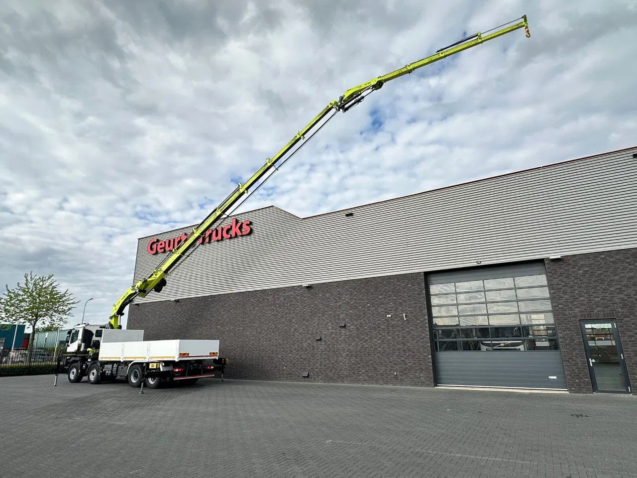 Renault C460 8X4 + HIAB X-HIPRO 548 E-7 MET JIB KRAAN / - Kraanaga veoauto: pilt 3 Renault C460 8X4 + HIAB X-HIPRO 548 E-7 MET JIB KRAAN / - Kraanaga veoauto: pilt 3