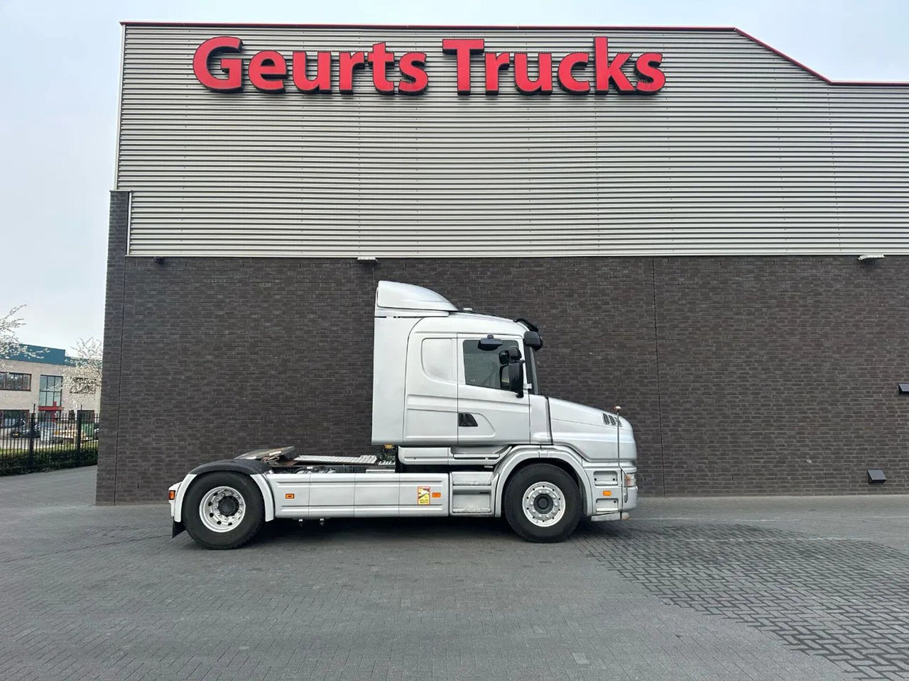Scania T124-420 LA4X2NA ORIGINAL KM TREKKER MET HYDRAUL - Sadulveok: pilt 4 Scania T124-420 LA4X2NA ORIGINAL KM TREKKER MET HYDRAUL - Sadulveok: pilt 4