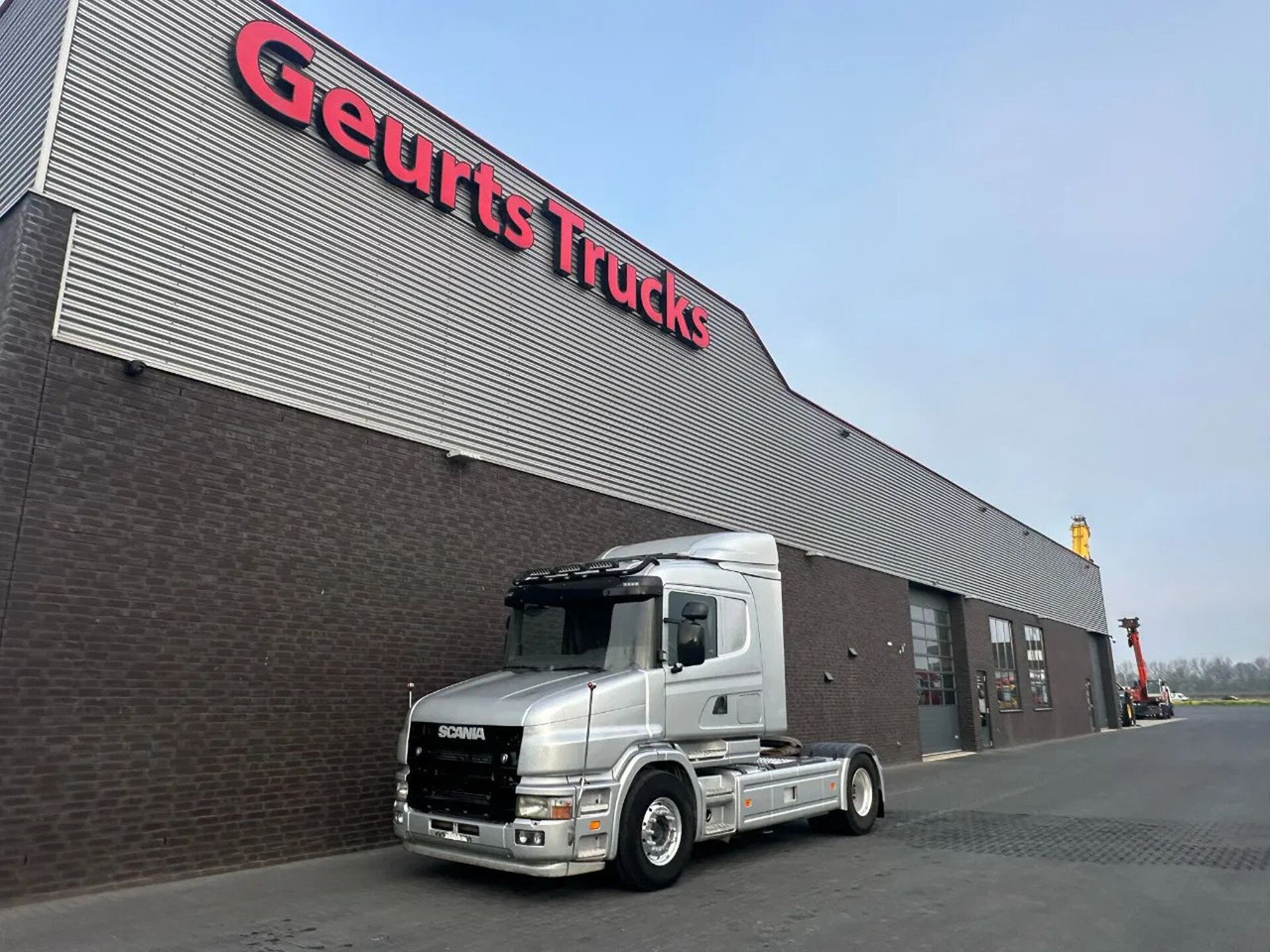 Scania T124-420 LA4X2NA ORIGINAL KM TREKKER MET HYDRAUL - Sadulveok: pilt 2 Scania T124-420 LA4X2NA ORIGINAL KM TREKKER MET HYDRAUL - Sadulveok: pilt 2
