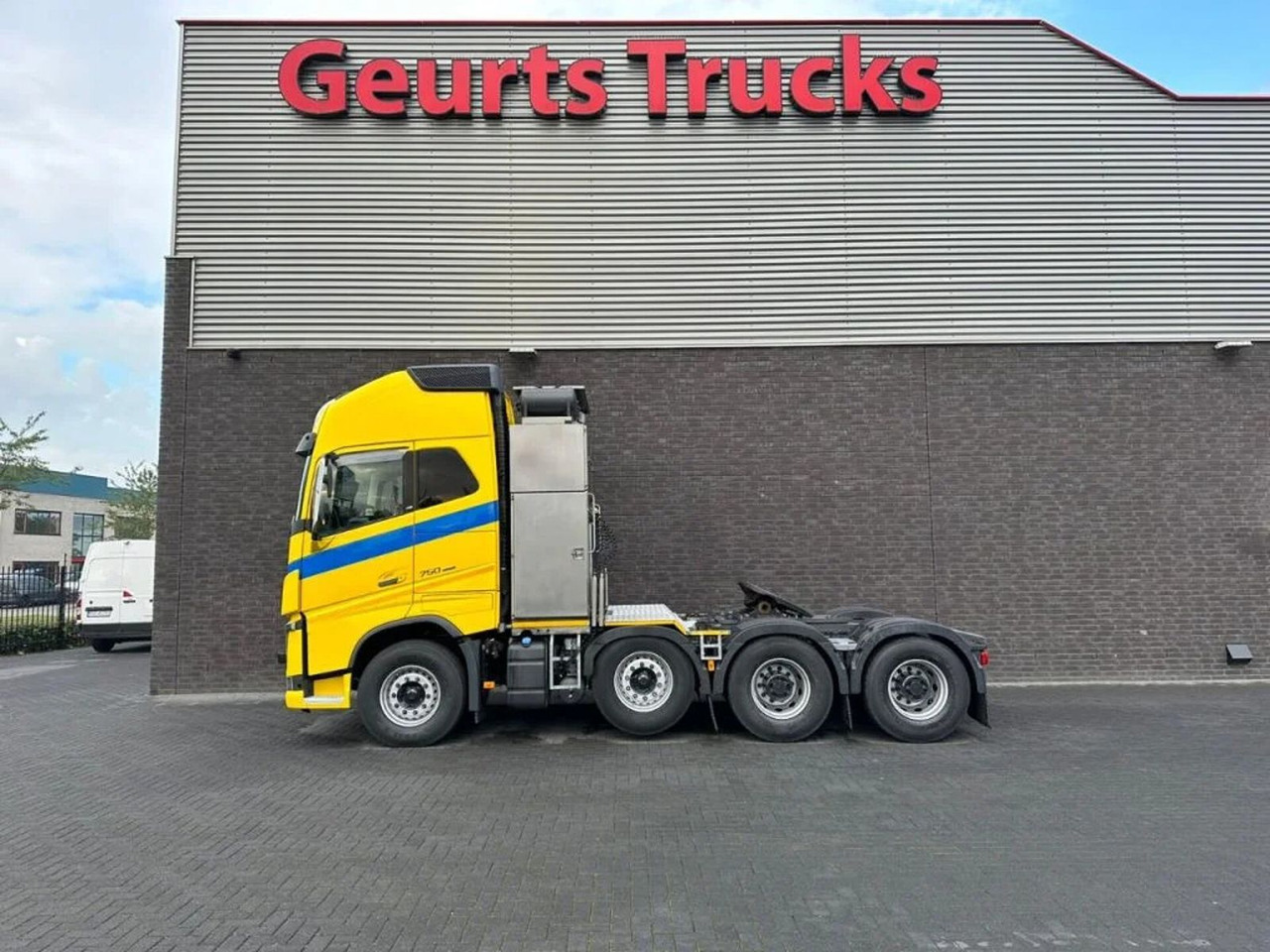 Volvo FH 16.750 8X4 HEAVY DUTY TRACTOR/SZM/TREKKER - Sadulveok: pilt 1 Volvo FH 16.750 8X4 HEAVY DUTY TRACTOR/SZM/TREKKER - Sadulveok: pilt 1