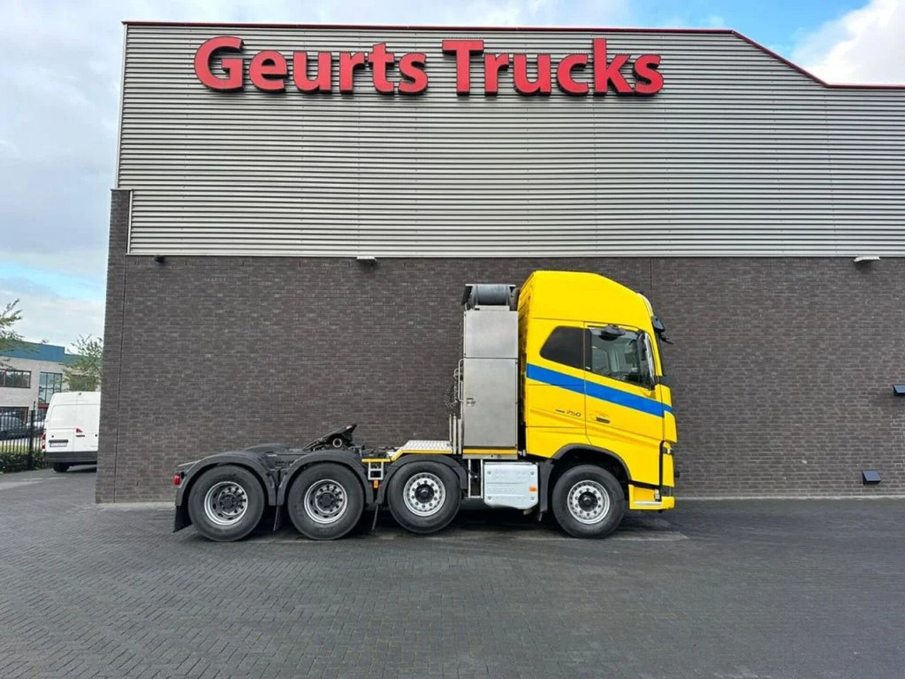 Volvo FH 16.750 8X4 HEAVY DUTY TRACTOR/SZM/TREKKER - Sadulveok: pilt 4 Volvo FH 16.750 8X4 HEAVY DUTY TRACTOR/SZM/TREKKER - Sadulveok: pilt 4