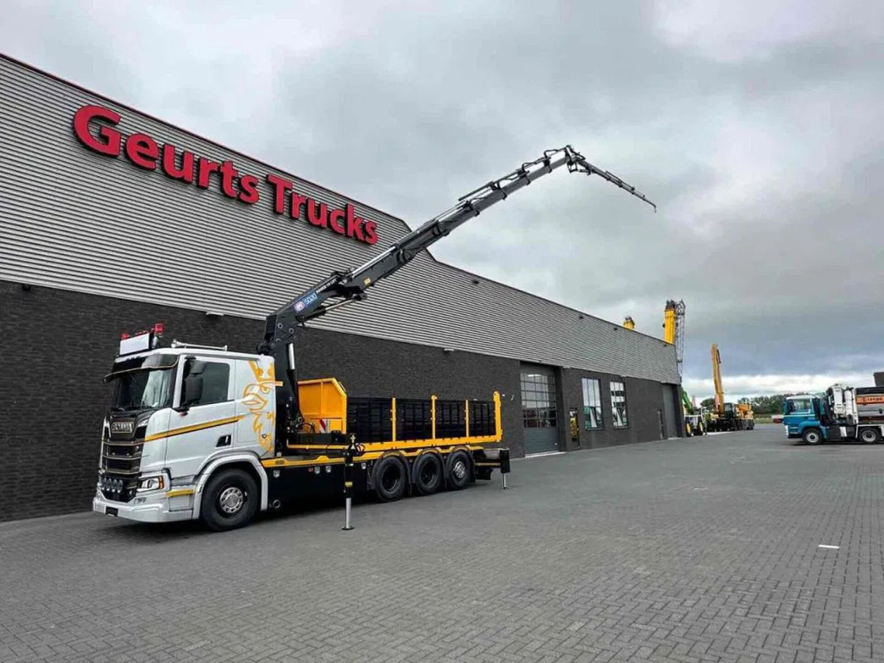 Scania R530 V8 NGS 8X4 TRIDEM MET HYVA 2Z KIPPER + HMF - Kallurauto, Kraanaga veoauto: pilt 3 Scania R530 V8 NGS 8X4 TRIDEM MET HYVA 2Z KIPPER + HMF - Kallurauto, Kraanaga veoauto: pilt 3