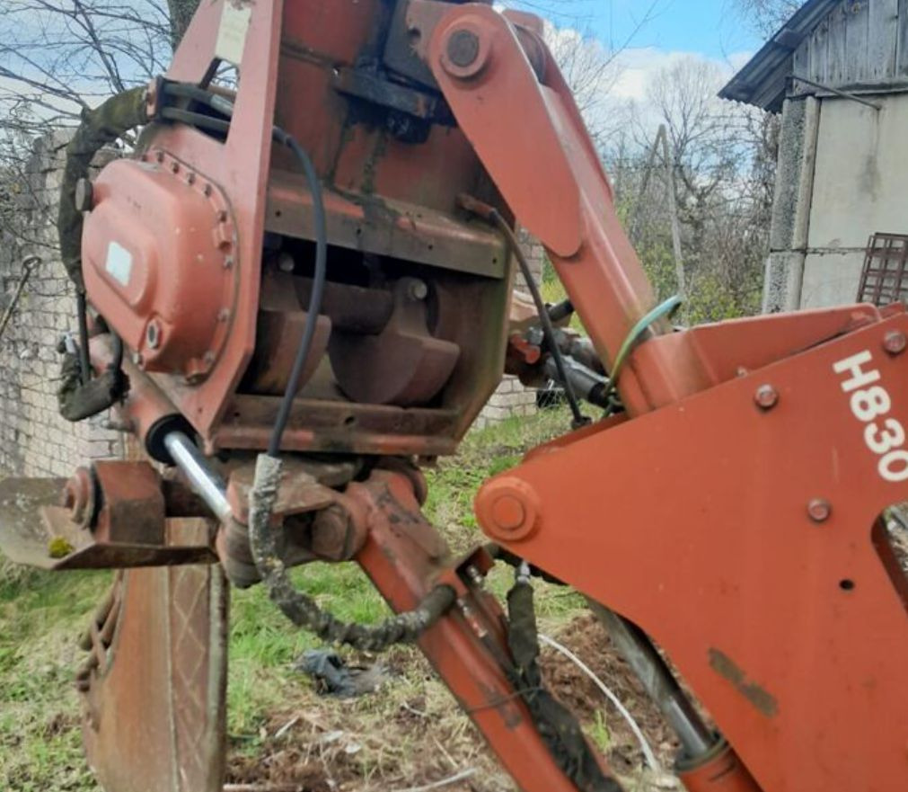 DITCH WITCH 8020 - Kraavikaevamismasin: pilt 3 DITCH WITCH 8020 - Kraavikaevamismasin: pilt 3
