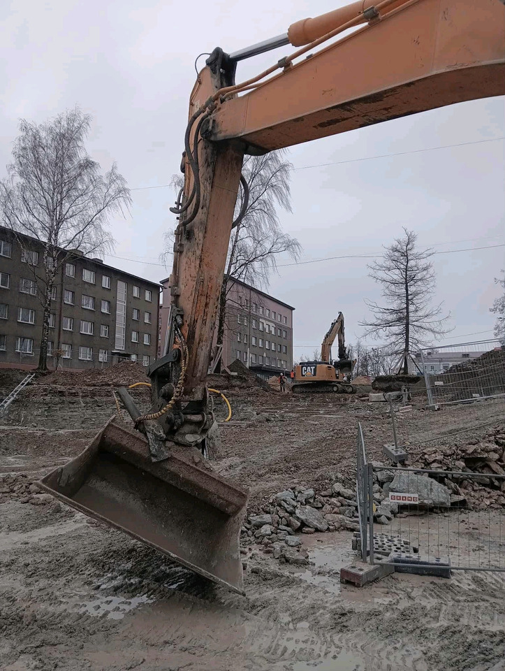 Hyundai R 300 - Lintekskavaator: pilt 3 Hyundai R 300 - Lintekskavaator: pilt 3