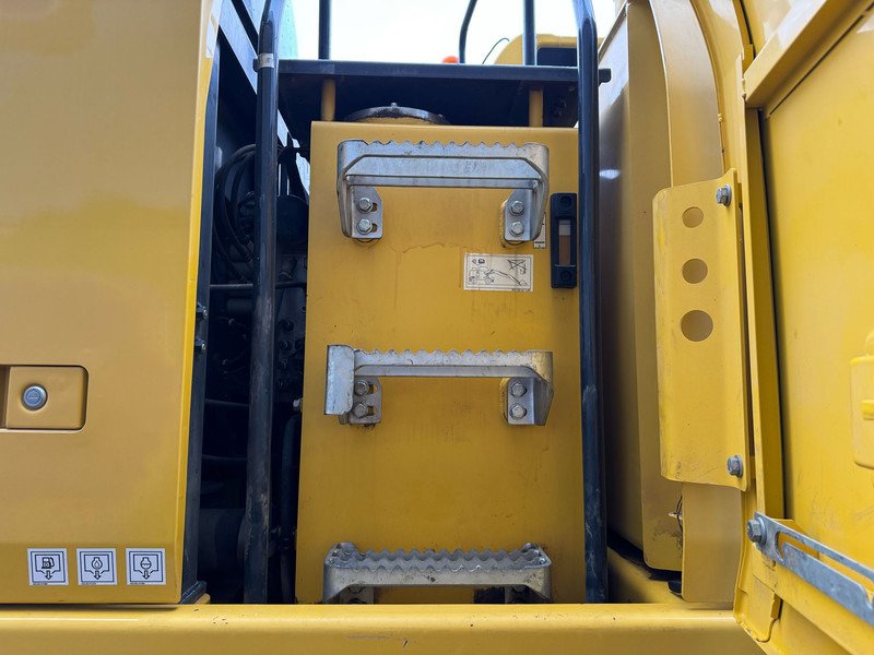 Ratastel ekskavaator Komatsu PW180-11: pilt 13