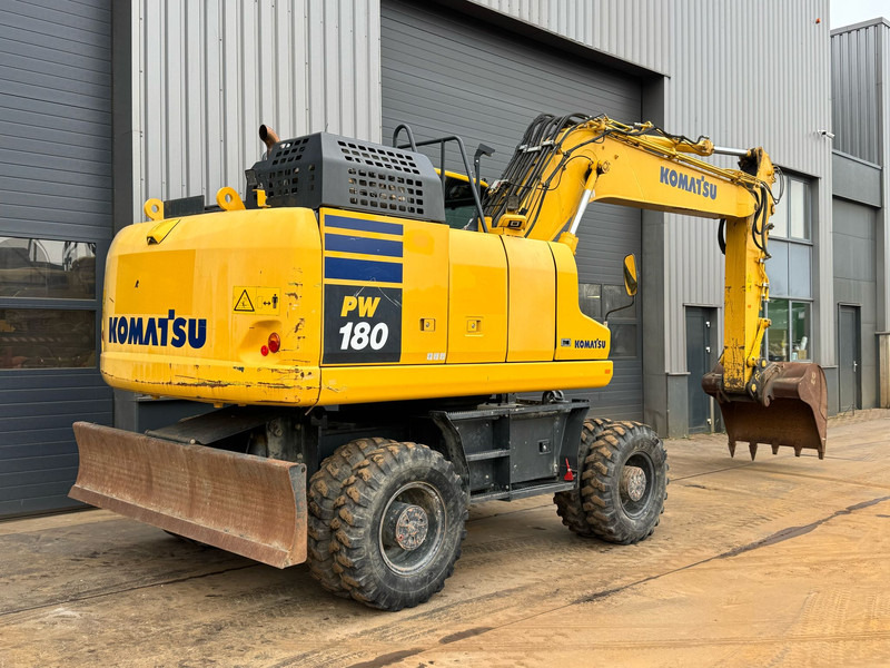 Ratastel ekskavaator Komatsu PW180-11: pilt 9