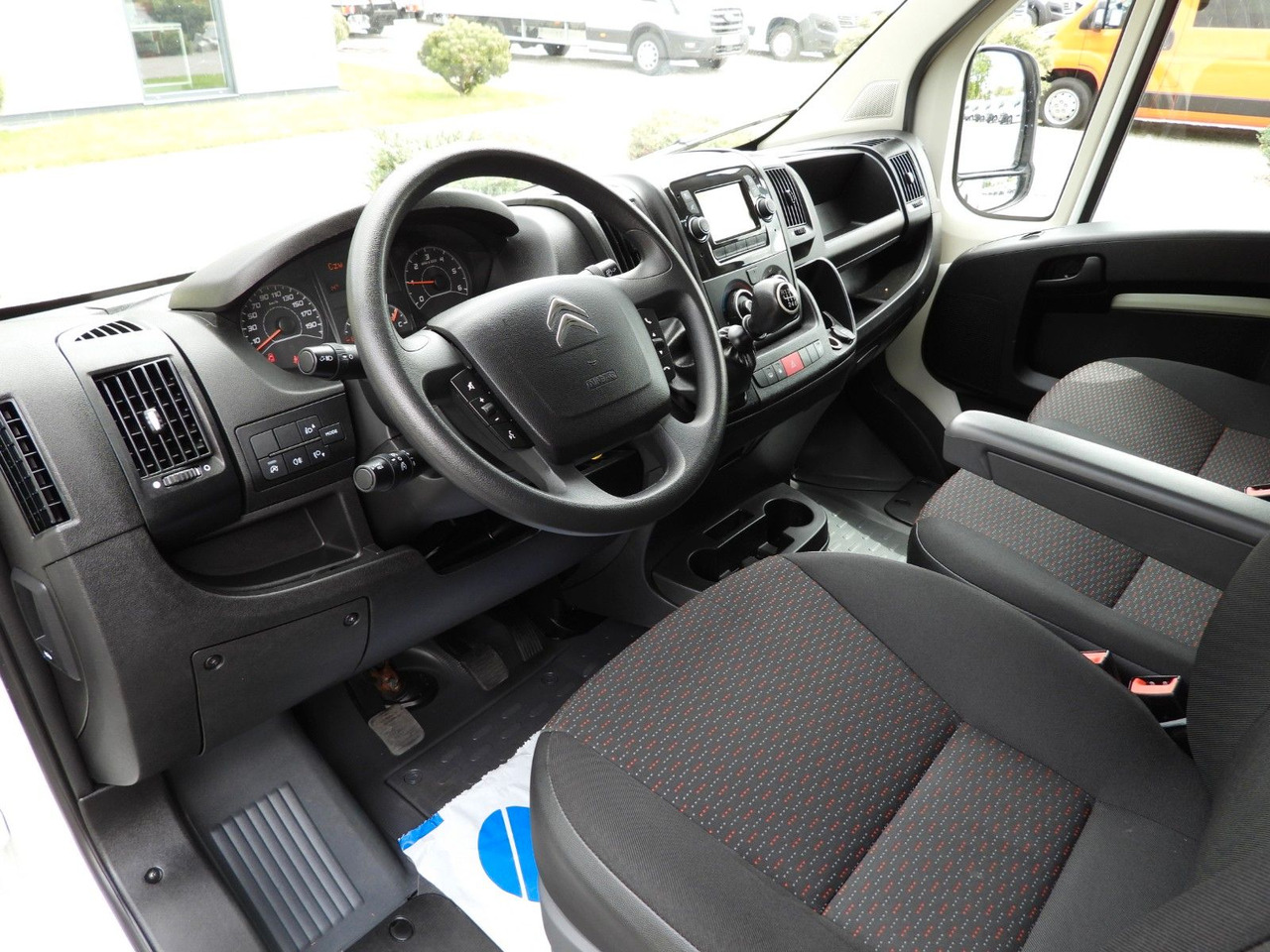 Citroën JUMPER KOFFER AUFZUG 8 PALETTEN TEMPOMAT NAVI Citroën JUMPER KOFFER AUFZUG 8 PALETTEN TEMPOMAT NAVI - Tarbesõiduk furgoon: pilt 2 Citroën JUMPER KOFFER AUFZUG 8 PALETTEN TEMPOMAT NAVI Citroën JUMPER KOFFER AUFZUG 8 PALETTEN TEMPOMAT NAVI - Tarbesõiduk furgoon: pilt 2