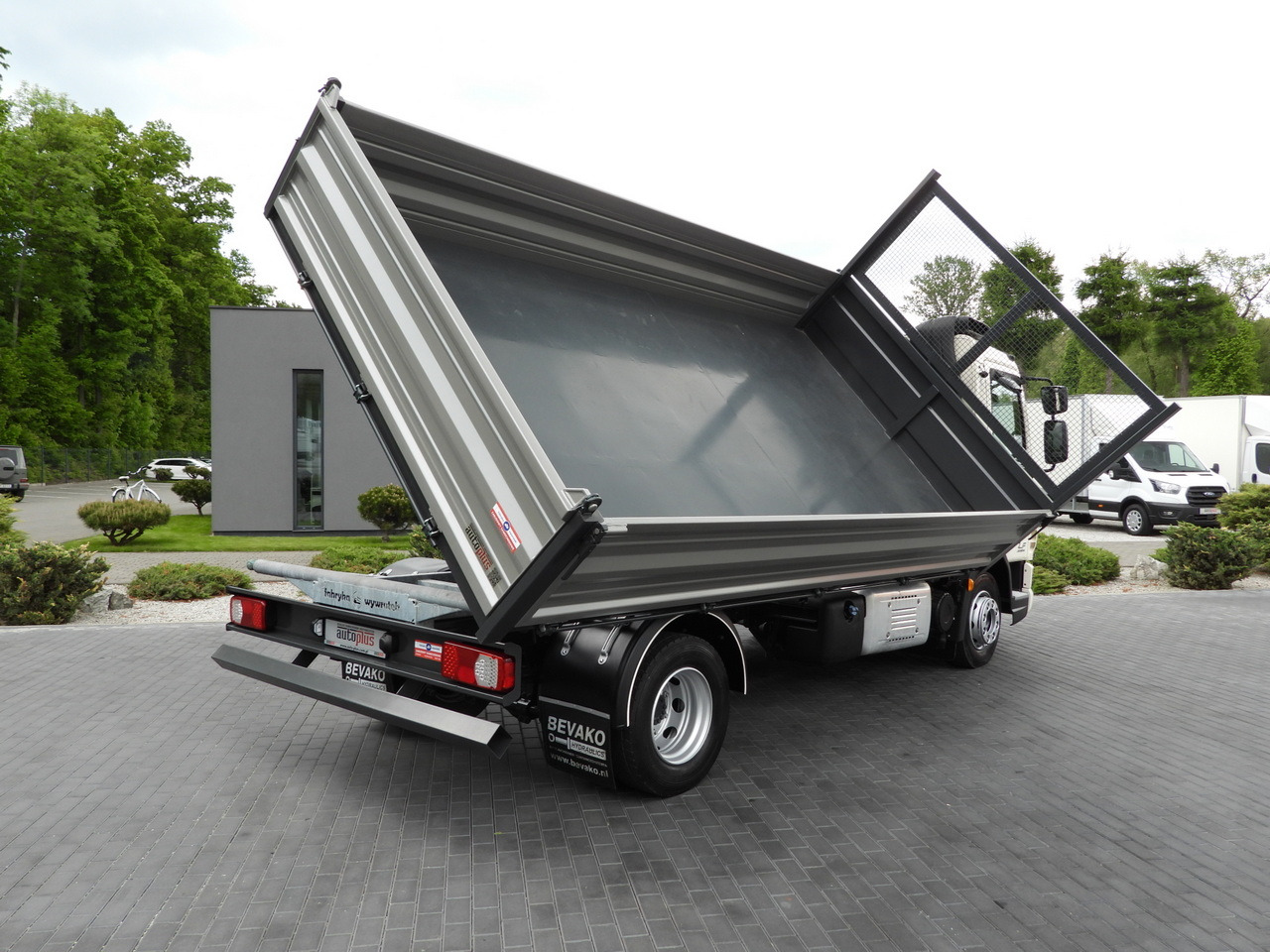 DAF LF 180 THREE-WAY TIPPER CRUISE CONTROL LED LIGHTS AUTOMATIC TRANSMISSION TWIN WHEELS AIR CONDITIONING 180HP - Kallurauto: pilt 3 DAF LF 180 THREE-WAY TIPPER CRUISE CONTROL LED LIGHTS AUTOMATIC TRANSMISSION TWIN WHEELS AIR CONDITIONING 180HP - Kallurauto: pilt 3