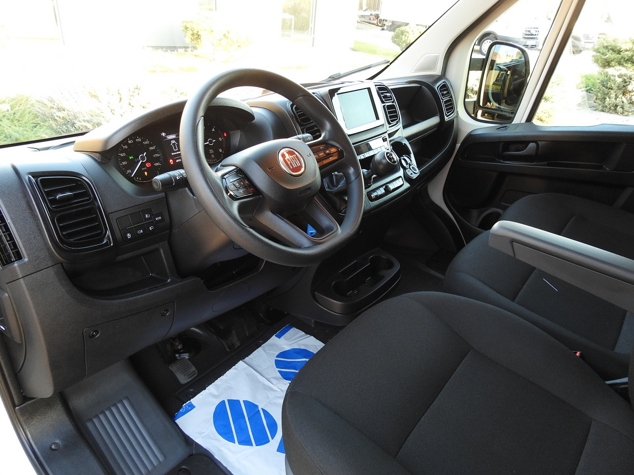 FIAT DUCATO BOX LIFT 8 PALLETS CRUISE CONTROL AIR CONDITIONING 180HP - Tarbesõiduk furgoon: pilt 2 FIAT DUCATO BOX LIFT 8 PALLETS CRUISE CONTROL AIR CONDITIONING 180HP - Tarbesõiduk furgoon: pilt 2