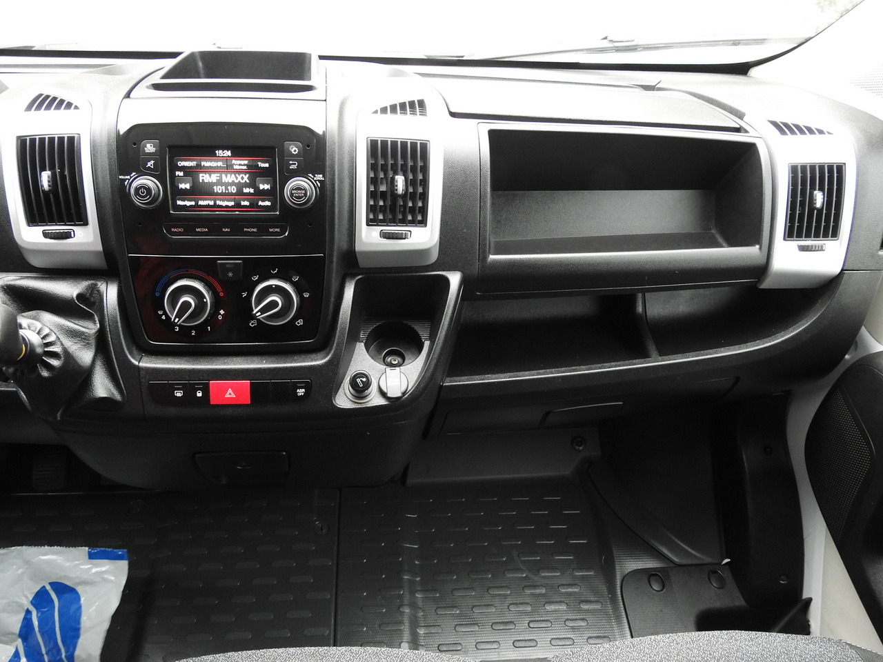 Tarbesõiduk furgoon FIAT DUCATO BOX LIFT 8 PALLETS CRUISE CONTROL NAVIGATION AIR CONDITIONING LED LIGHTS 130HP: pilt 35 Tarbesõiduk furgoon FIAT DUCATO BOX LIFT 8 PALLETS CRUISE CONTROL NAVIGATION AIR CONDITIONING LED LIGHTS 130HP: pilt 35