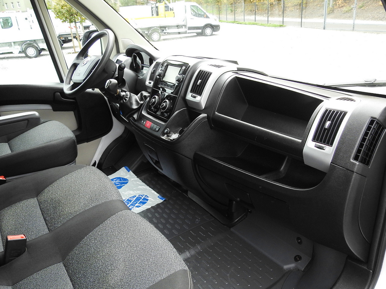 Tarbesõiduk furgoon FIAT DUCATO BOX LIFT 8 PALLETS CRUISE CONTROL NAVIGATION AIR CONDITIONING LED LIGHTS 130HP: pilt 45 Tarbesõiduk furgoon FIAT DUCATO BOX LIFT 8 PALLETS CRUISE CONTROL NAVIGATION AIR CONDITIONING LED LIGHTS 130HP: pilt 45