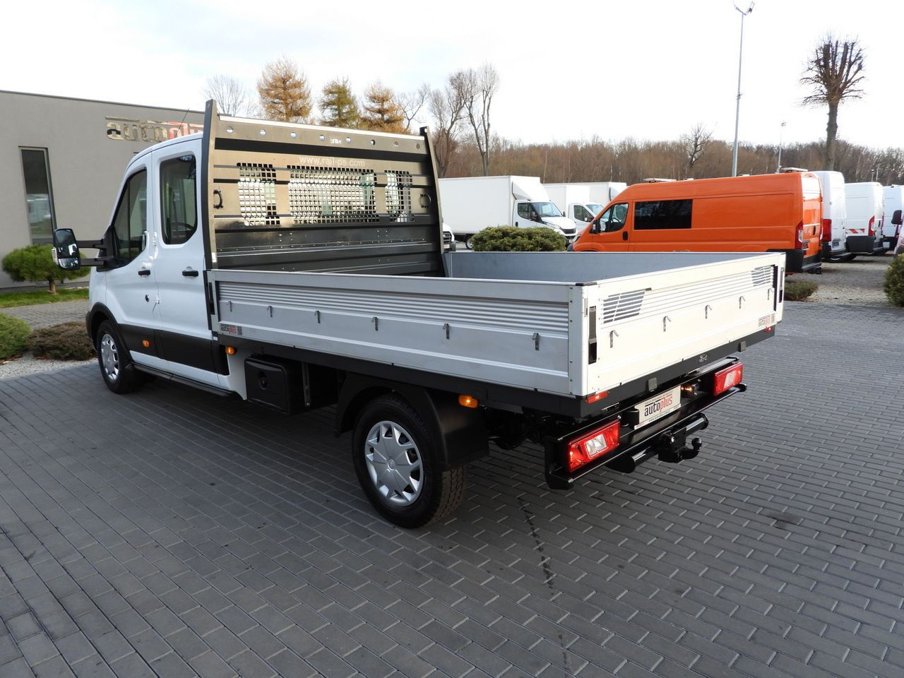 Meeskonnaauto FORD TRANSIT 4x4 STAKE BODY DOUBLE CABIN DOKA 6 SEATS CRUISE CONTROL LED LIGHTS AIR CONDITIONING 170HP: pilt 10 Meeskonnaauto FORD TRANSIT 4x4 STAKE BODY DOUBLE CABIN DOKA 6 SEATS CRUISE CONTROL LED LIGHTS AIR CONDITIONING 170HP: pilt 10