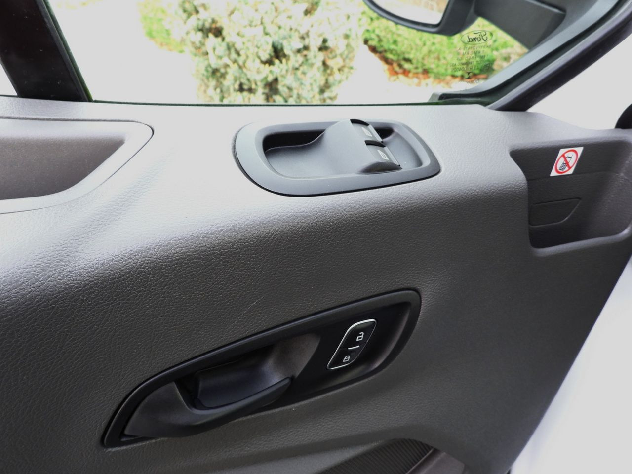 Meeskonnaauto FORD TRANSIT 4x4 STAKE BODY DOUBLE CABIN DOKA 6 SEATS CRUISE CONTROL LED LIGHTS AIR CONDITIONING 170HP: pilt 27 Meeskonnaauto FORD TRANSIT 4x4 STAKE BODY DOUBLE CABIN DOKA 6 SEATS CRUISE CONTROL LED LIGHTS AIR CONDITIONING 170HP: pilt 27