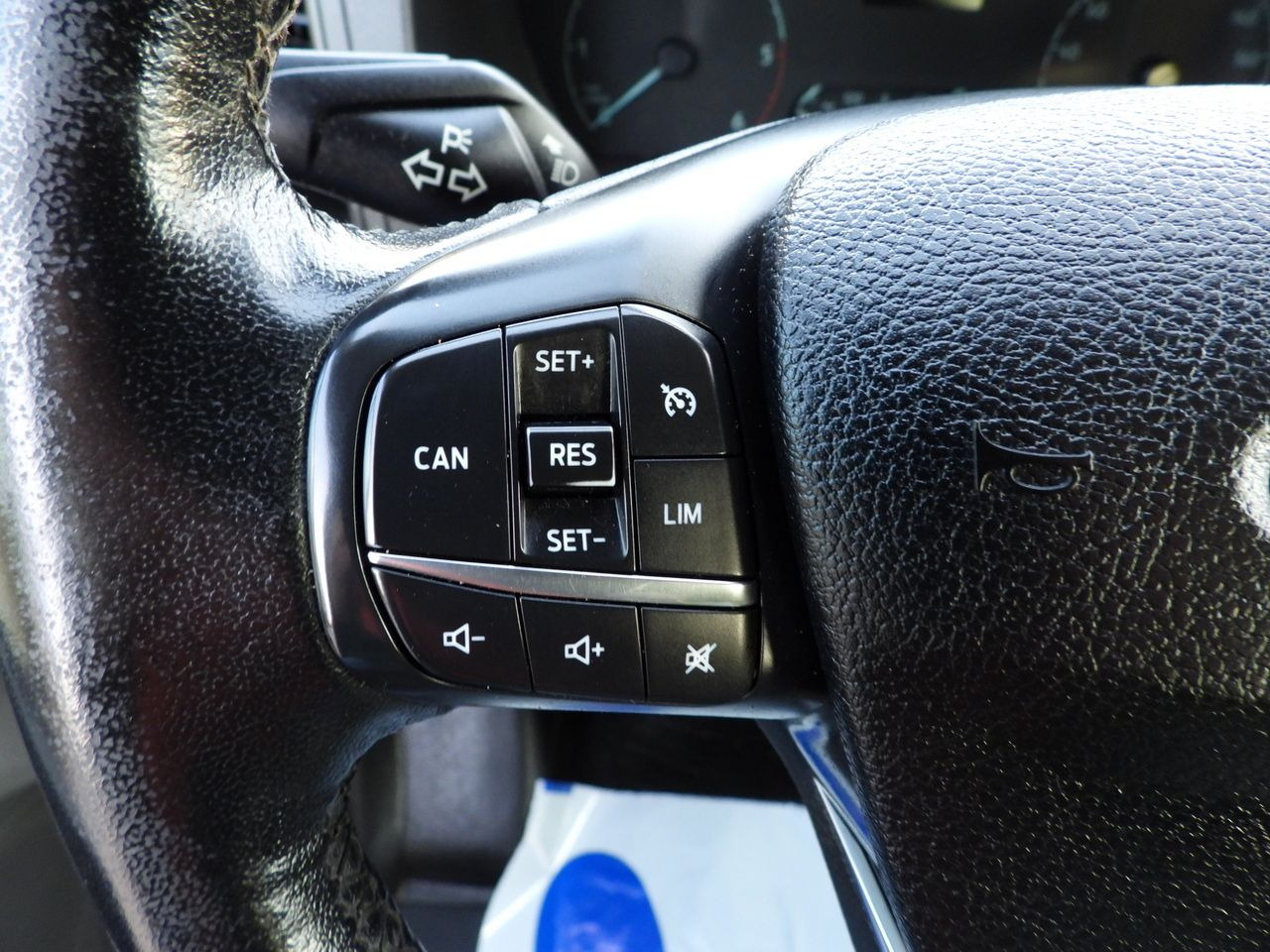 Meeskonnaauto FORD TRANSIT 4x4 STAKE BODY DOUBLE CABIN DOKA 6 SEATS CRUISE CONTROL LED LIGHTS AIR CONDITIONING 170HP: pilt 33 Meeskonnaauto FORD TRANSIT 4x4 STAKE BODY DOUBLE CABIN DOKA 6 SEATS CRUISE CONTROL LED LIGHTS AIR CONDITIONING 170HP: pilt 33