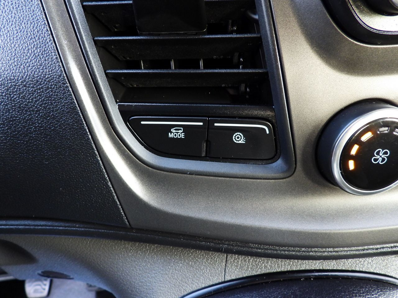 Meeskonnaauto FORD TRANSIT 4x4 STAKE BODY DOUBLE CABIN DOKA 6 SEATS CRUISE CONTROL LED LIGHTS AIR CONDITIONING 170HP: pilt 40 Meeskonnaauto FORD TRANSIT 4x4 STAKE BODY DOUBLE CABIN DOKA 6 SEATS CRUISE CONTROL LED LIGHTS AIR CONDITIONING 170HP: pilt 40