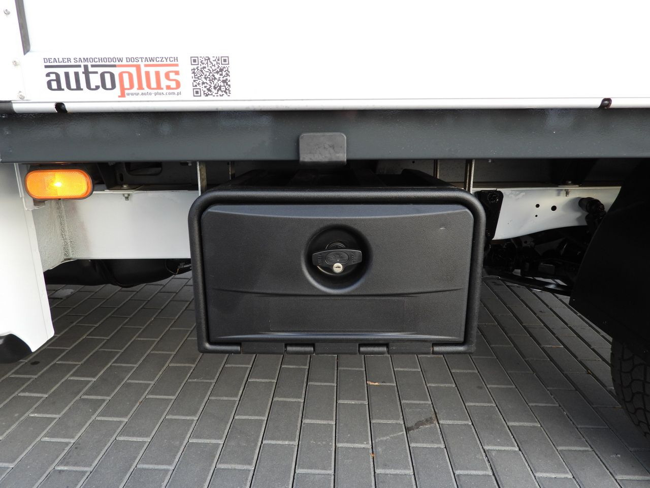 Meeskonnaauto FORD TRANSIT 4x4 STAKE BODY DOUBLE CABIN DOKA 6 SEATS CRUISE CONTROL LED LIGHTS AIR CONDITIONING 170HP: pilt 22 Meeskonnaauto FORD TRANSIT 4x4 STAKE BODY DOUBLE CABIN DOKA 6 SEATS CRUISE CONTROL LED LIGHTS AIR CONDITIONING 170HP: pilt 22