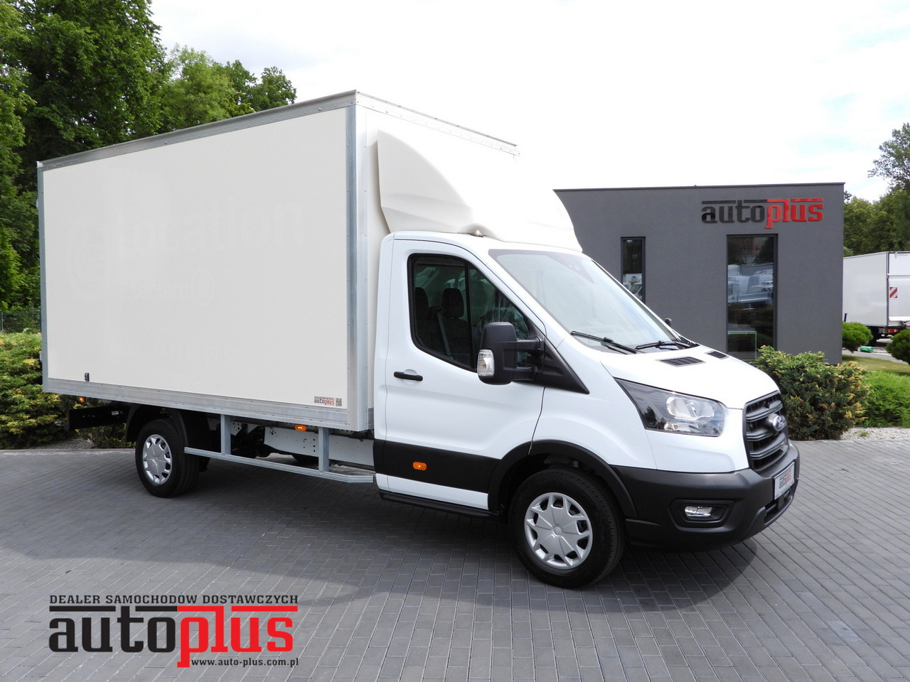 FORD TRANSIT BOX 8 PALLETS CRUISE CONTROL AIR CONDITIONING 130HP - Tarbesõiduk furgoon: pilt 1 FORD TRANSIT BOX 8 PALLETS CRUISE CONTROL AIR CONDITIONING 130HP - Tarbesõiduk furgoon: pilt 1