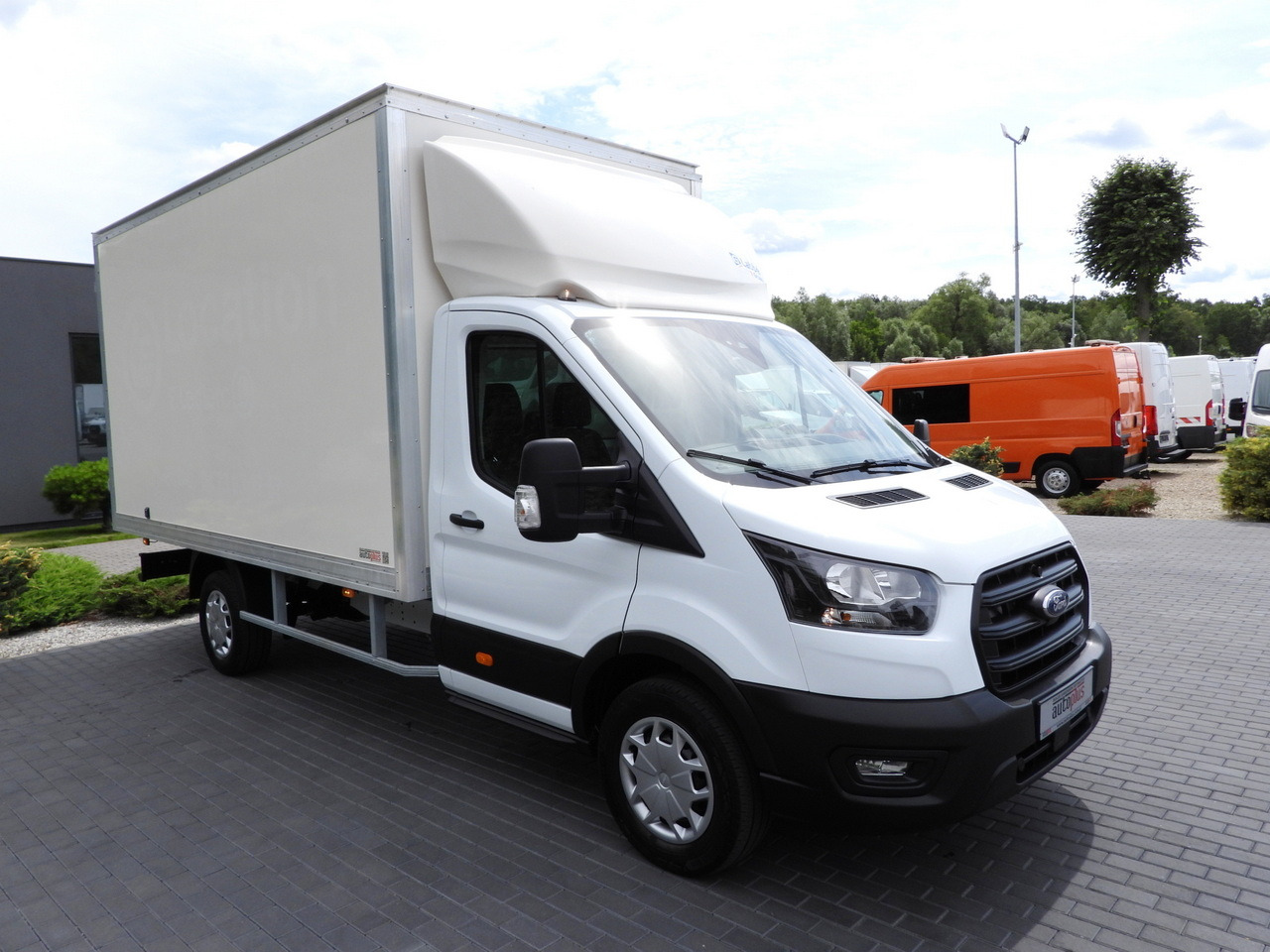 FORD TRANSIT BOX 8 PALLETS CRUISE CONTROL AIR CONDITIONING 130HP - Tarbesõiduk furgoon: pilt 4 FORD TRANSIT BOX 8 PALLETS CRUISE CONTROL AIR CONDITIONING 130HP - Tarbesõiduk furgoon: pilt 4