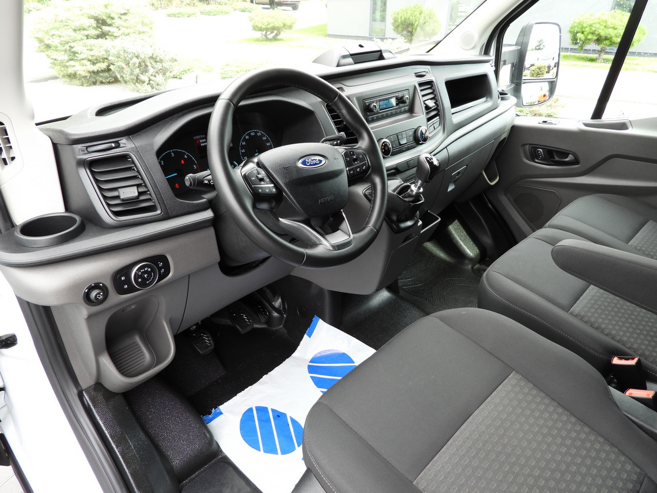 FORD TRANSIT BOX 8 PALLETS CRUISE CONTROL AIR CONDITIONING 130HP - Tarbesõiduk furgoon: pilt 2 FORD TRANSIT BOX 8 PALLETS CRUISE CONTROL AIR CONDITIONING 130HP - Tarbesõiduk furgoon: pilt 2