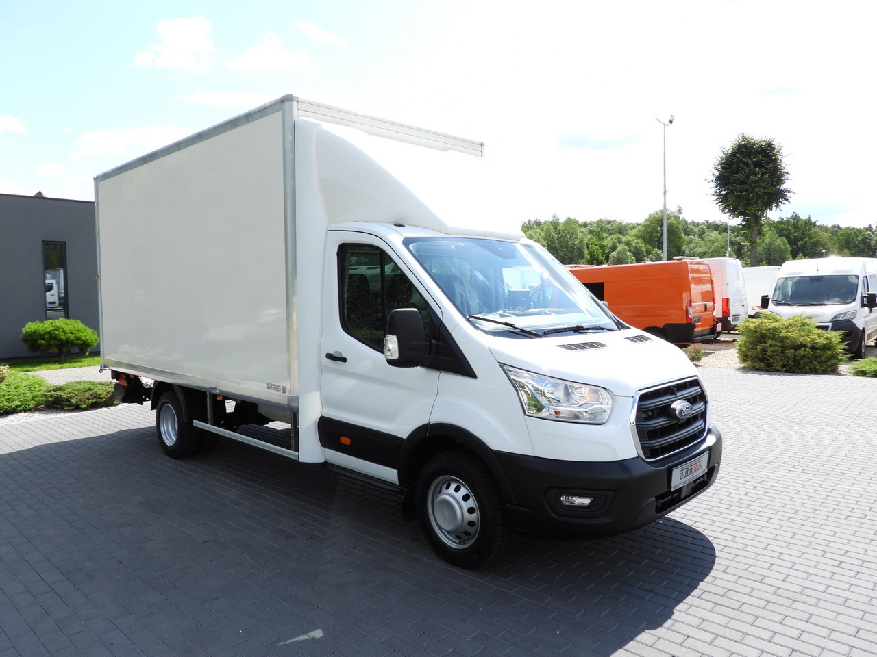 FORD TRANSIT BOX LIFT 8 PALLETS CRUISE CONTROL LED LIGHTS TWIN WHEELS AIR CONDITIONING 130HP - Tarbesõiduk furgoon: pilt 4 FORD TRANSIT BOX LIFT 8 PALLETS CRUISE CONTROL LED LIGHTS TWIN WHEELS AIR CONDITIONING 130HP - Tarbesõiduk furgoon: pilt 4