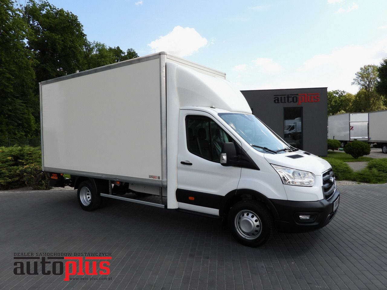 FORD TRANSIT BOX LIFT 8 PALLETS CRUISE CONTROL LED LIGHTS TWIN WHEELS AIR CONDITIONING 130HP - Tarbesõiduk furgoon: pilt 1 FORD TRANSIT BOX LIFT 8 PALLETS CRUISE CONTROL LED LIGHTS TWIN WHEELS AIR CONDITIONING 130HP - Tarbesõiduk furgoon: pilt 1