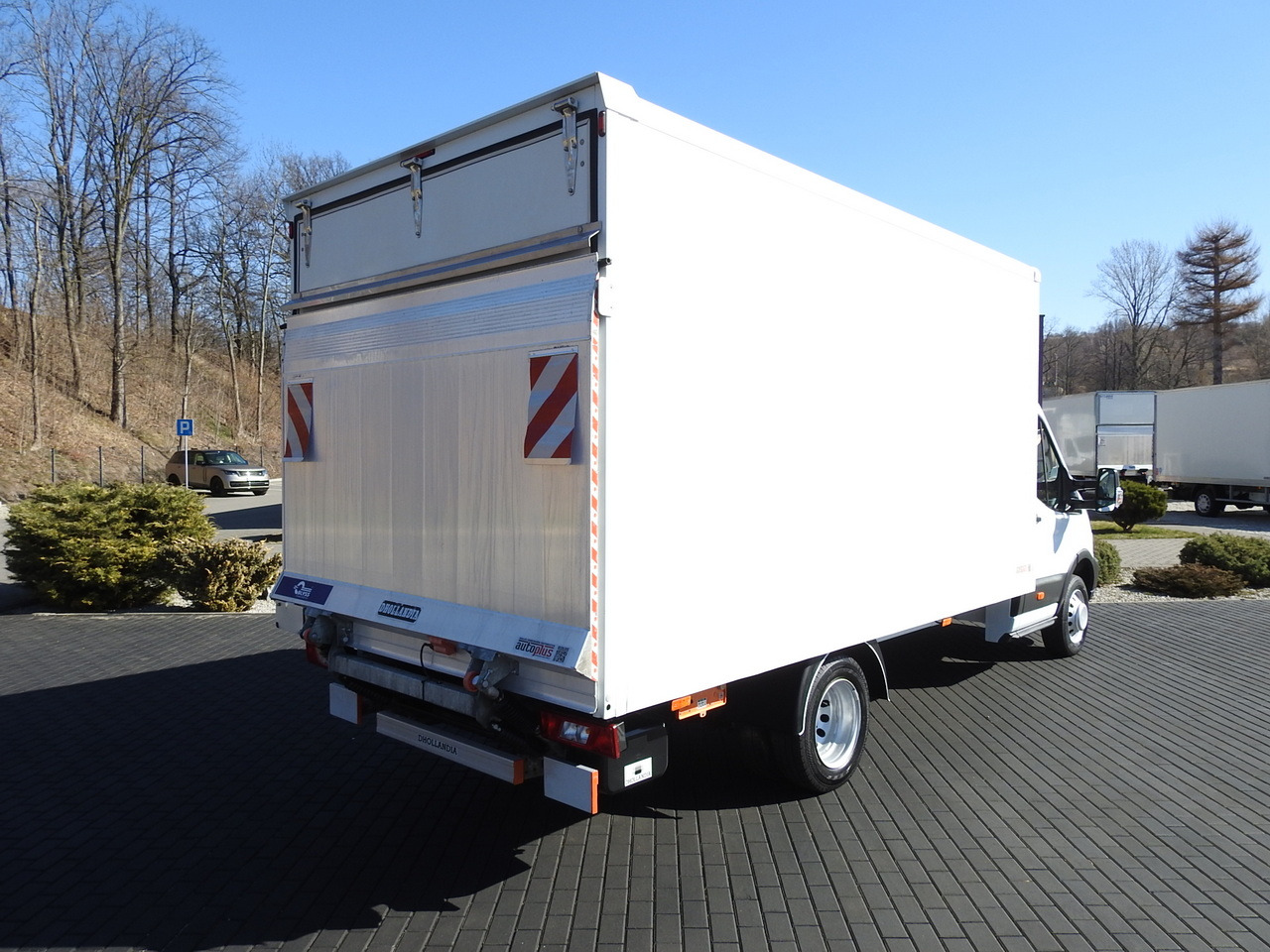 FORD TRANSIT BOX LIFT 8 PALLETS TWIN WHEELS AIR CONDITIONING 130HP - Tarbesõiduk furgoon: pilt 3 FORD TRANSIT BOX LIFT 8 PALLETS TWIN WHEELS AIR CONDITIONING 130HP - Tarbesõiduk furgoon: pilt 3