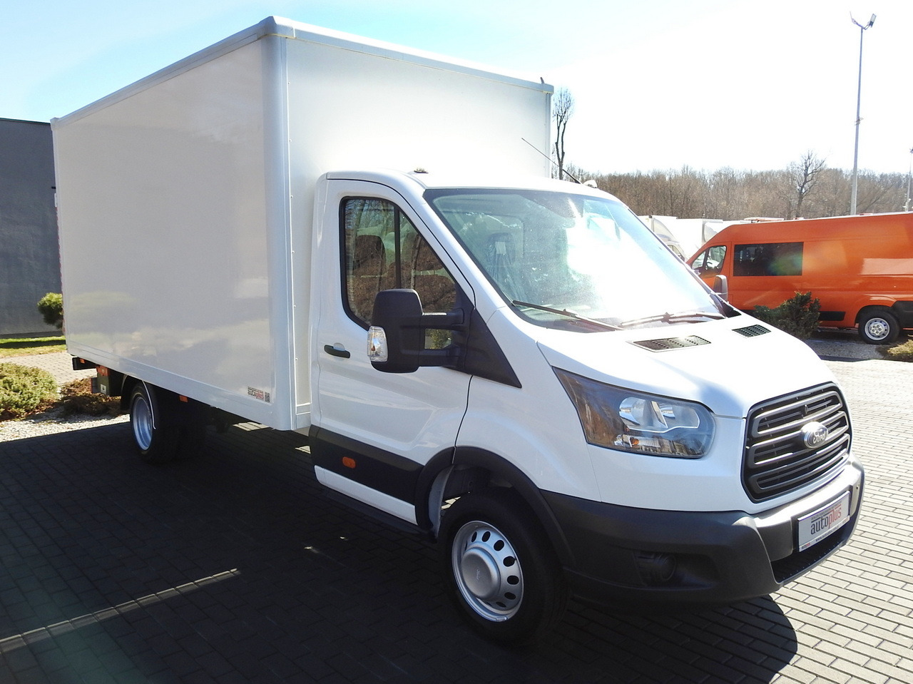 FORD TRANSIT BOX LIFT 8 PALLETS TWIN WHEELS AIR CONDITIONING 130HP - Tarbesõiduk furgoon: pilt 4 FORD TRANSIT BOX LIFT 8 PALLETS TWIN WHEELS AIR CONDITIONING 130HP - Tarbesõiduk furgoon: pilt 4