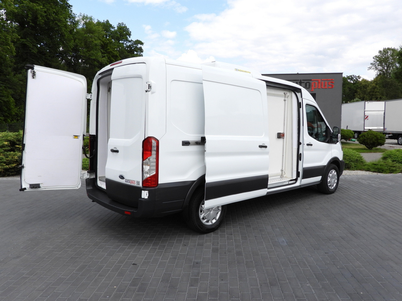 FORD TRANSIT REFRIGERATOR VAN 5*C AIR CONDITIONING 105HP - Tarbesõiduk külmik: pilt 3 FORD TRANSIT REFRIGERATOR VAN 5*C AIR CONDITIONING 105HP - Tarbesõiduk külmik: pilt 3