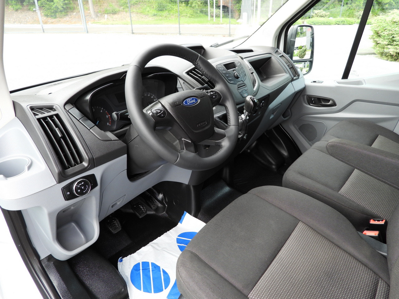 FORD TRANSIT REFRIGERATOR VAN 5*C AIR CONDITIONING 105HP - Tarbesõiduk külmik: pilt 2 FORD TRANSIT REFRIGERATOR VAN 5*C AIR CONDITIONING 105HP - Tarbesõiduk külmik: pilt 2