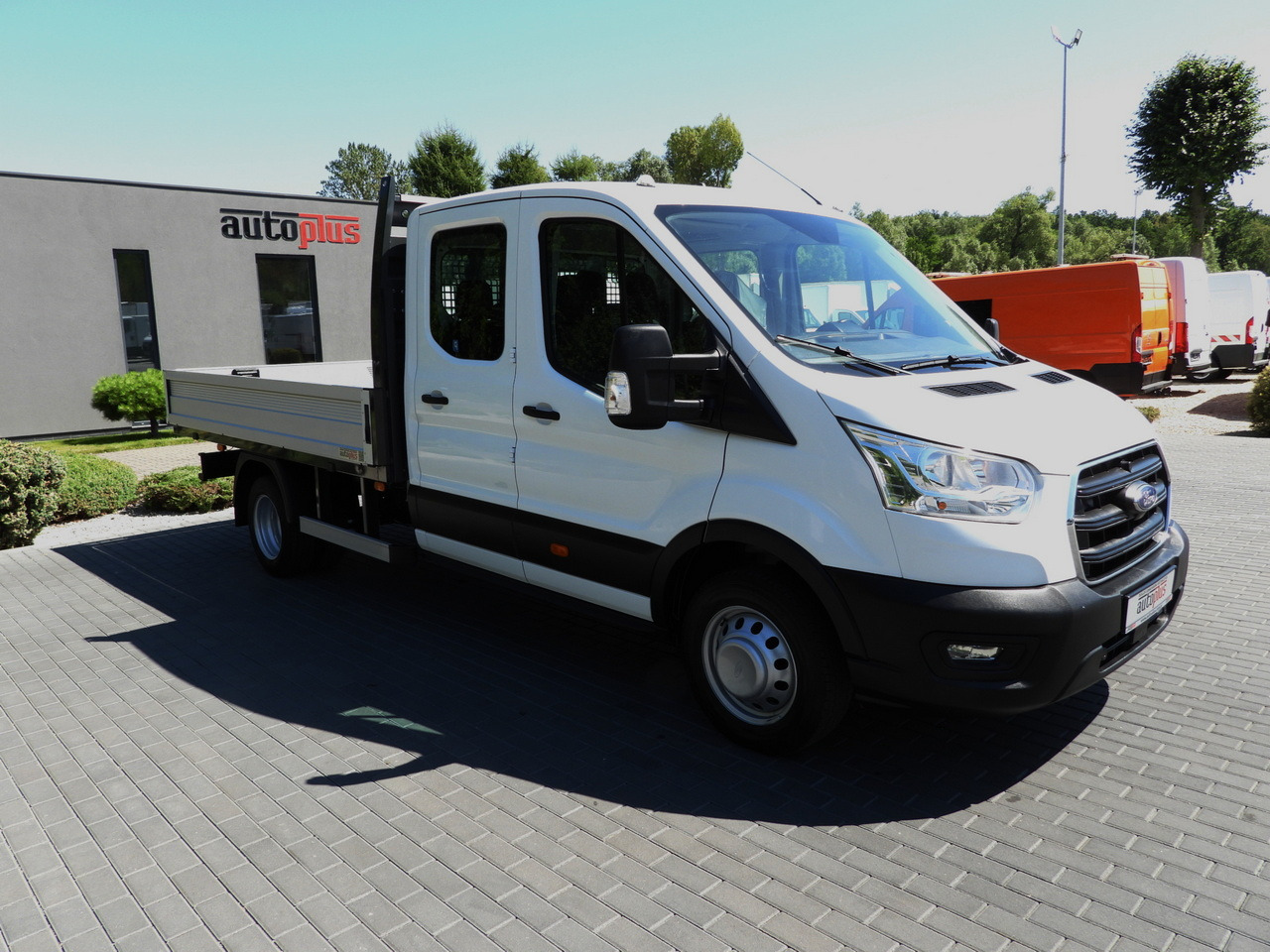 FORD TRANSIT STAKE BODY DOUBLE CABIN DOKA 7 SEATS TWIN WHEELS AIR CONDITIONING 130HP - Madelauto: pilt 4 FORD TRANSIT STAKE BODY DOUBLE CABIN DOKA 7 SEATS TWIN WHEELS AIR CONDITIONING 130HP - Madelauto: pilt 4