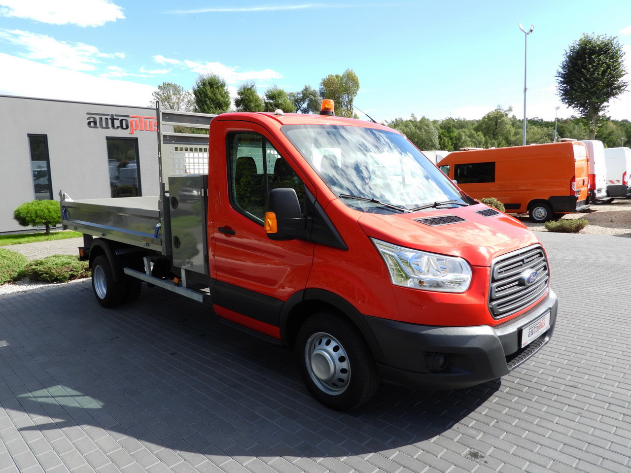 FORD TRANSIT TIPPER CRUISE CONTROL LED LIGHTS TWIN WHEELS AIR CONDITIONING 170HP - Tarbesõiduk kallur: pilt 4 FORD TRANSIT TIPPER CRUISE CONTROL LED LIGHTS TWIN WHEELS AIR CONDITIONING 170HP - Tarbesõiduk kallur: pilt 4