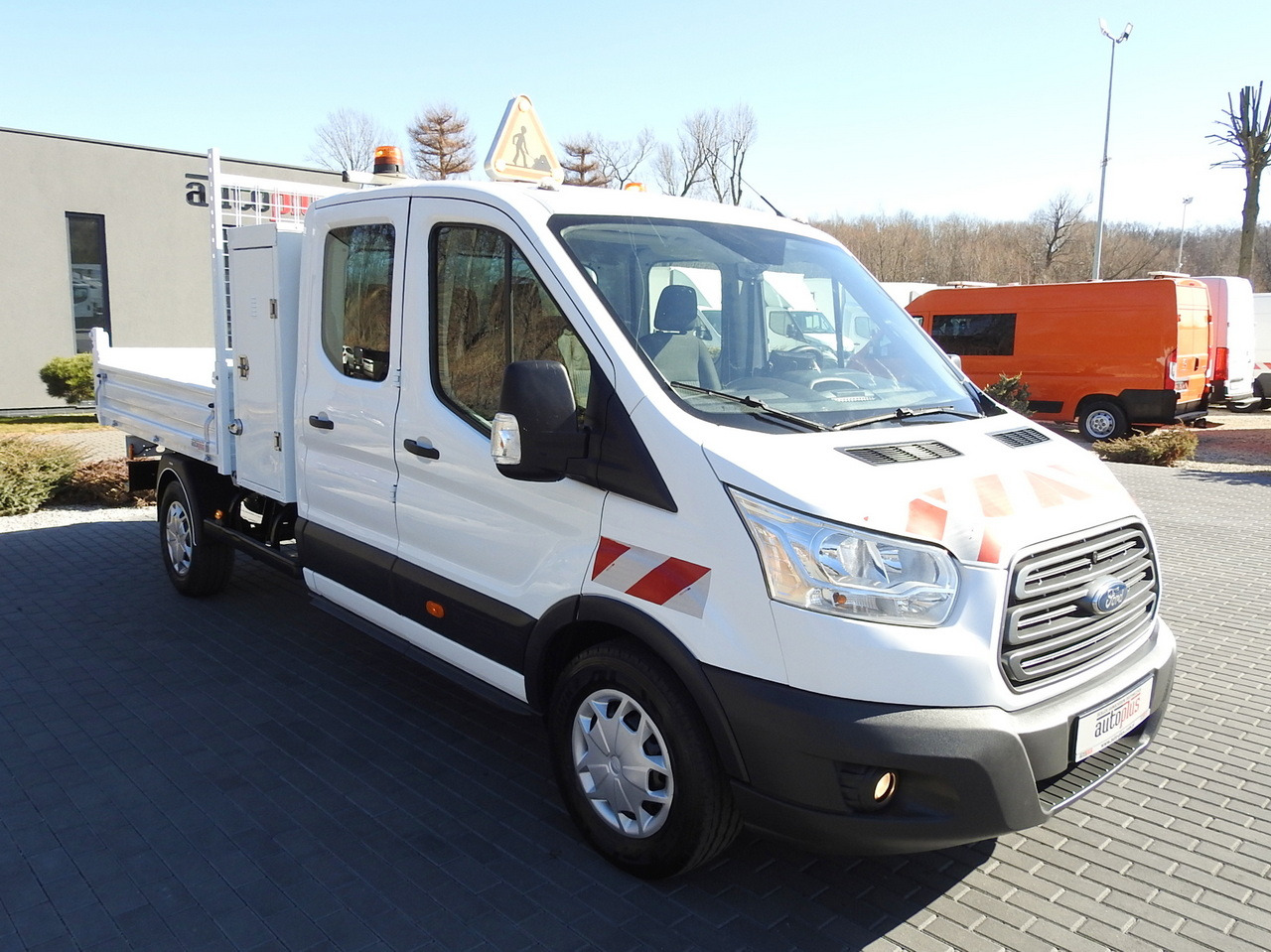 FORD TRANSIT TIPPER DOUBLE CABIN DOKA 6 SEATS CRUISE CONTROL AIR CONDITIONING 130HP - Tarbesõiduk kallur: pilt 4 FORD TRANSIT TIPPER DOUBLE CABIN DOKA 6 SEATS CRUISE CONTROL AIR CONDITIONING 130HP - Tarbesõiduk kallur: pilt 4