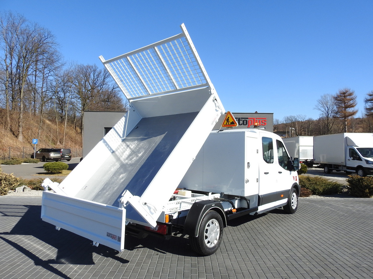 FORD TRANSIT TIPPER DOUBLE CABIN DOKA 6 SEATS CRUISE CONTROL AIR CONDITIONING 130HP - Tarbesõiduk kallur: pilt 3 FORD TRANSIT TIPPER DOUBLE CABIN DOKA 6 SEATS CRUISE CONTROL AIR CONDITIONING 130HP - Tarbesõiduk kallur: pilt 3