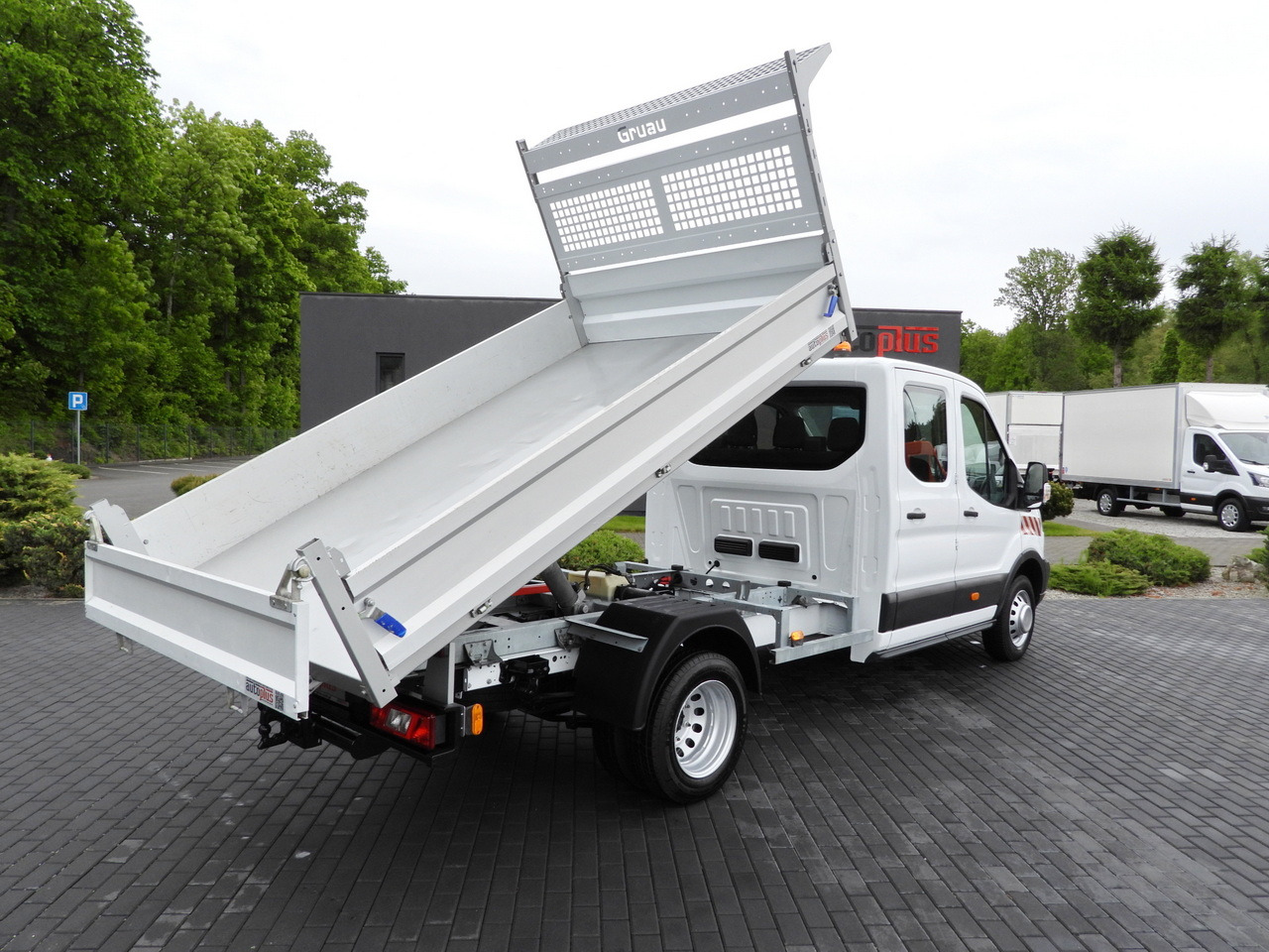 FORD TRANSIT TIPPER DOUBLE CABIN DOKA 6 SEATS CRUISE CONTROL AIR CONDITIONING TWIN WHEELS 170HP - Tarbesõiduk kallur: pilt 3 FORD TRANSIT TIPPER DOUBLE CABIN DOKA 6 SEATS CRUISE CONTROL AIR CONDITIONING TWIN WHEELS 170HP - Tarbesõiduk kallur: pilt 3