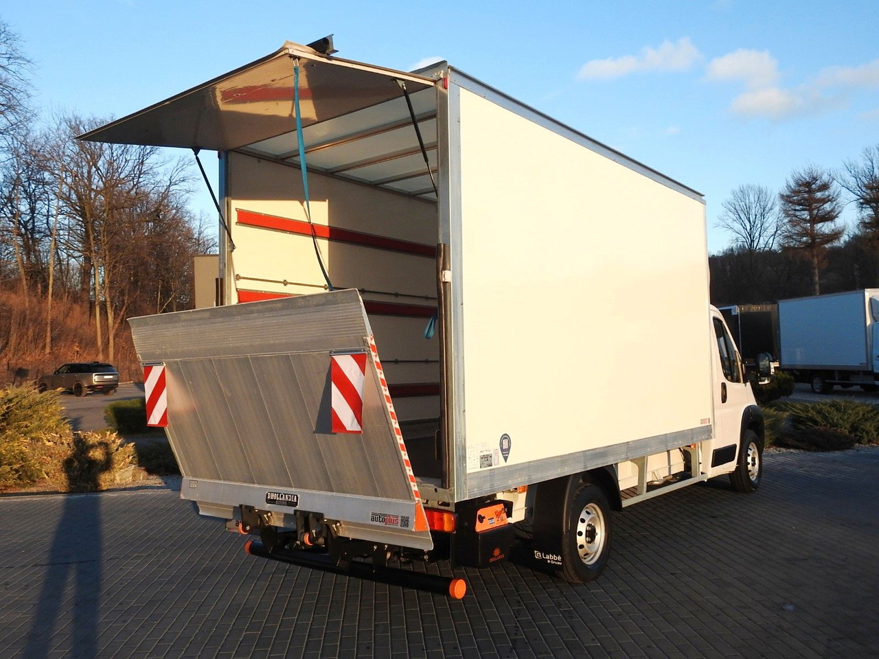 Fiat DUCATO KOFFER AUFZUG 8 PALETTEN TEMPOMAT - Tarbesõiduk furgoon: pilt 3 Fiat DUCATO KOFFER AUFZUG 8 PALETTEN TEMPOMAT - Tarbesõiduk furgoon: pilt 3