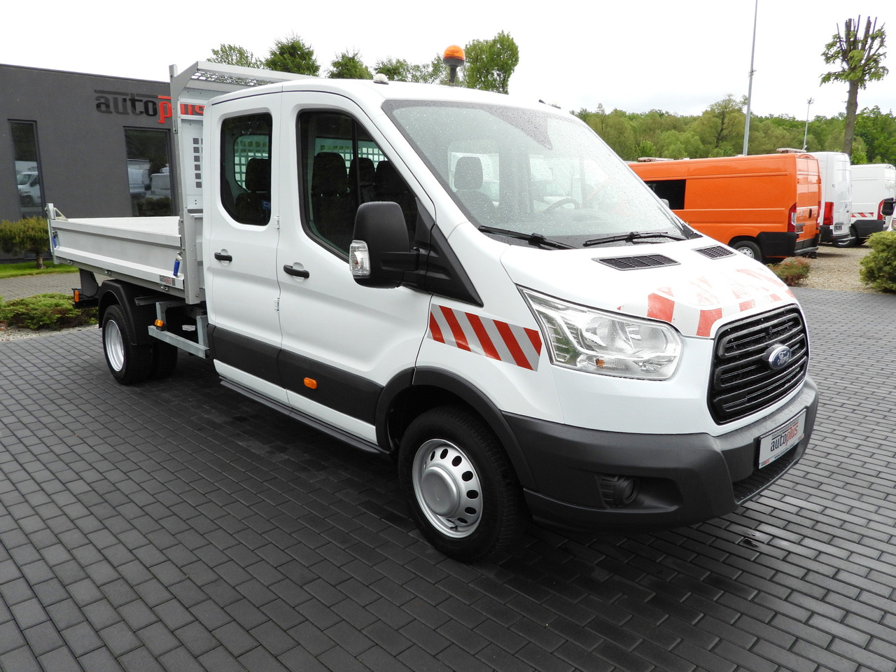Ford TRANSIT KIPPER DOPPELKABINE DOKA 6 SITZE - Tarbesõiduk kallur, Meeskonnaauto: pilt 4 Ford TRANSIT KIPPER DOPPELKABINE DOKA 6 SITZE - Tarbesõiduk kallur, Meeskonnaauto: pilt 4