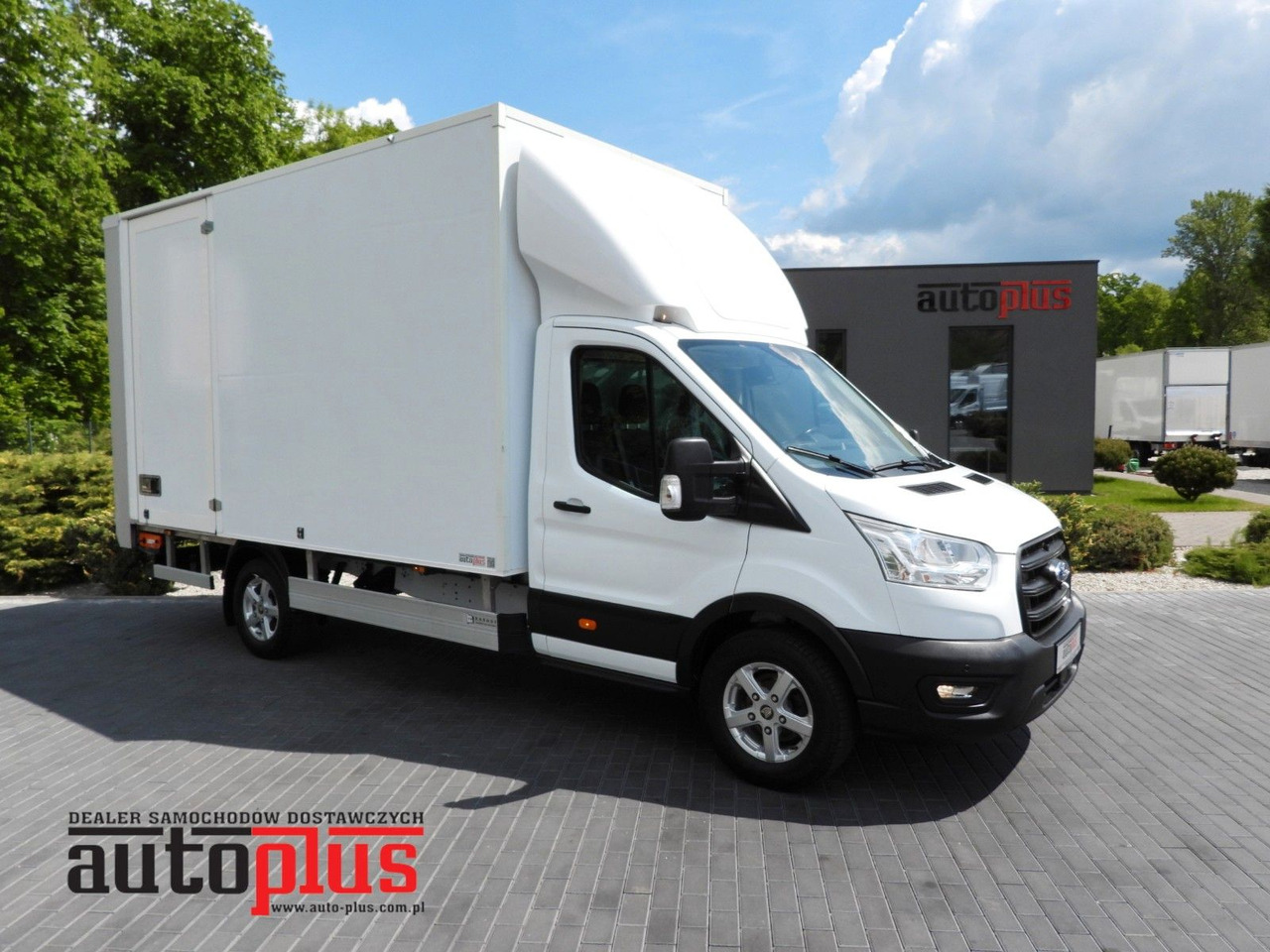Ford TRANSIT KOFFER AUFZUG 8 PALETTEN TEMPOMAT - Tarbesõiduk furgoon: pilt 1 Ford TRANSIT KOFFER AUFZUG 8 PALETTEN TEMPOMAT - Tarbesõiduk furgoon: pilt 1