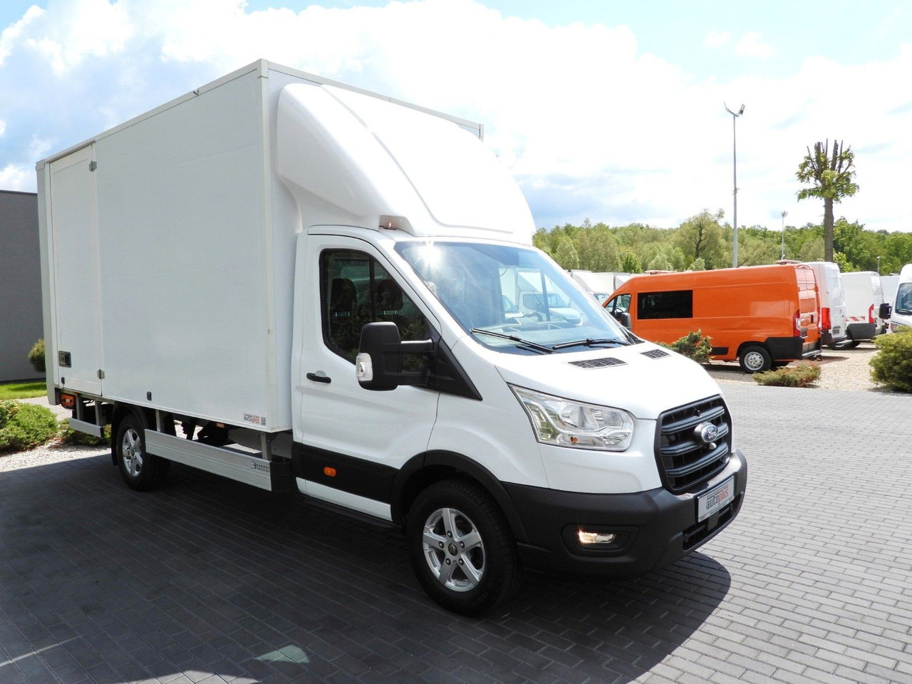Ford TRANSIT KOFFER AUFZUG 8 PALETTEN TEMPOMAT - Tarbesõiduk furgoon: pilt 4 Ford TRANSIT KOFFER AUFZUG 8 PALETTEN TEMPOMAT - Tarbesõiduk furgoon: pilt 4