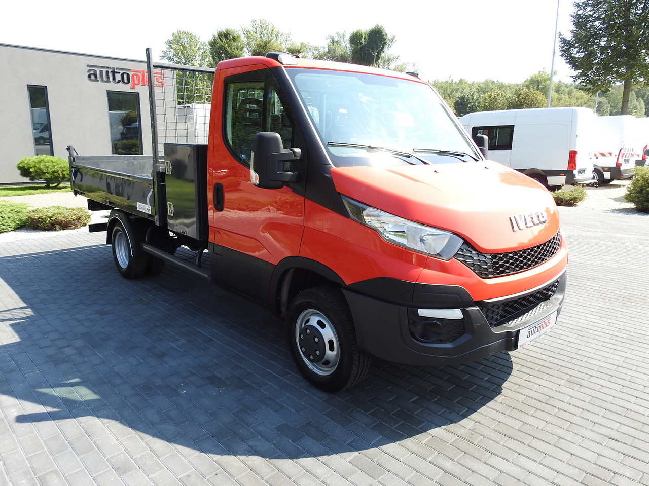 IVECO DAILY 35C13 TIPPER CRUISE CONTROL AIR CONDITIONING TWIN WHEELS 130HP - Tarbesõiduk kallur: pilt 4 IVECO DAILY 35C13 TIPPER CRUISE CONTROL AIR CONDITIONING TWIN WHEELS 130HP - Tarbesõiduk kallur: pilt 4