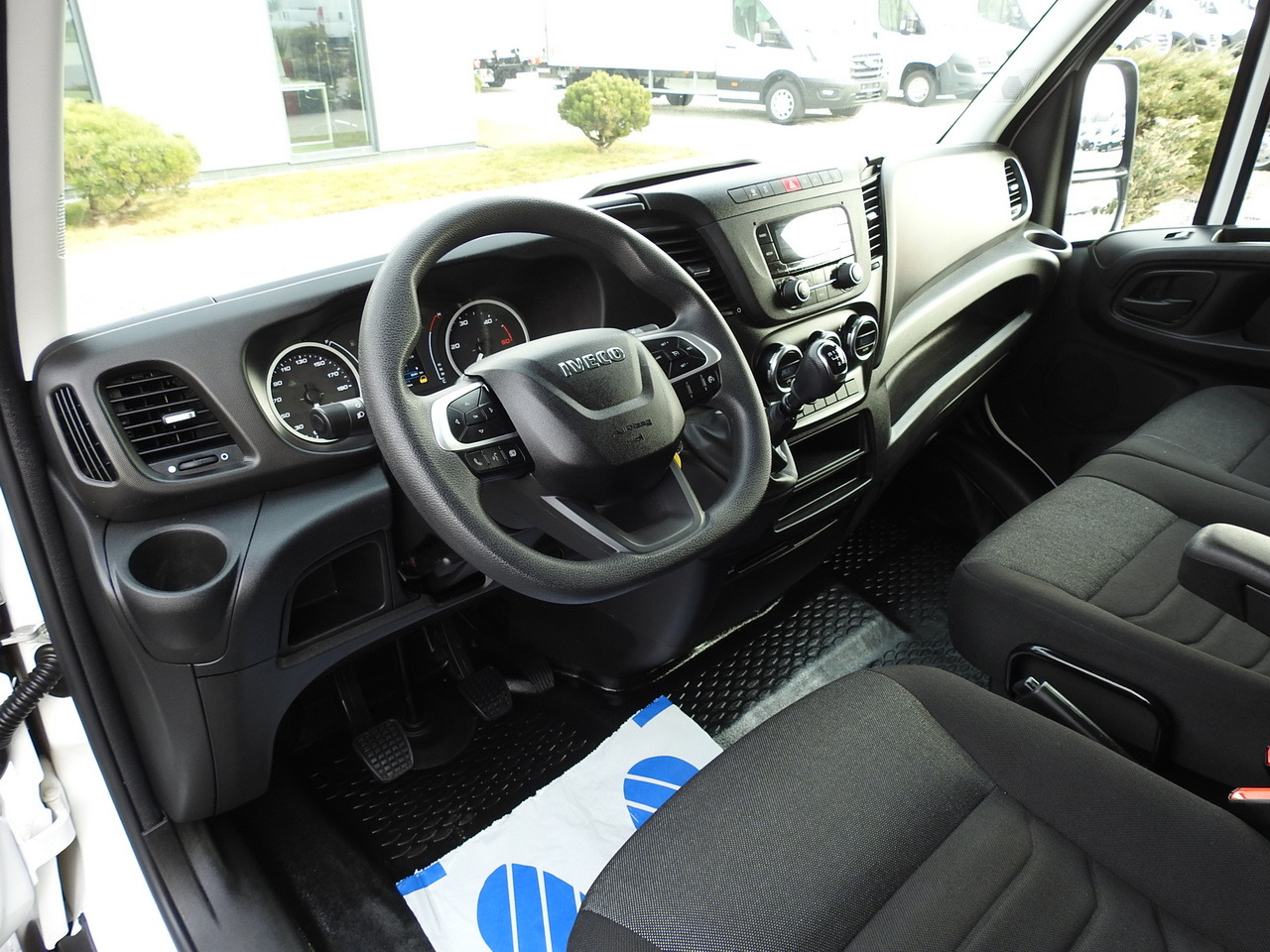 IVECO DAILY 35C16 BOX LIFT 8 PALLETS CRUISE CONTROL TWIN WHEELS AIR CONDITIONING 160HP - Tarbesõiduk furgoon: pilt 2 IVECO DAILY 35C16 BOX LIFT 8 PALLETS CRUISE CONTROL TWIN WHEELS AIR CONDITIONING 160HP - Tarbesõiduk furgoon: pilt 2