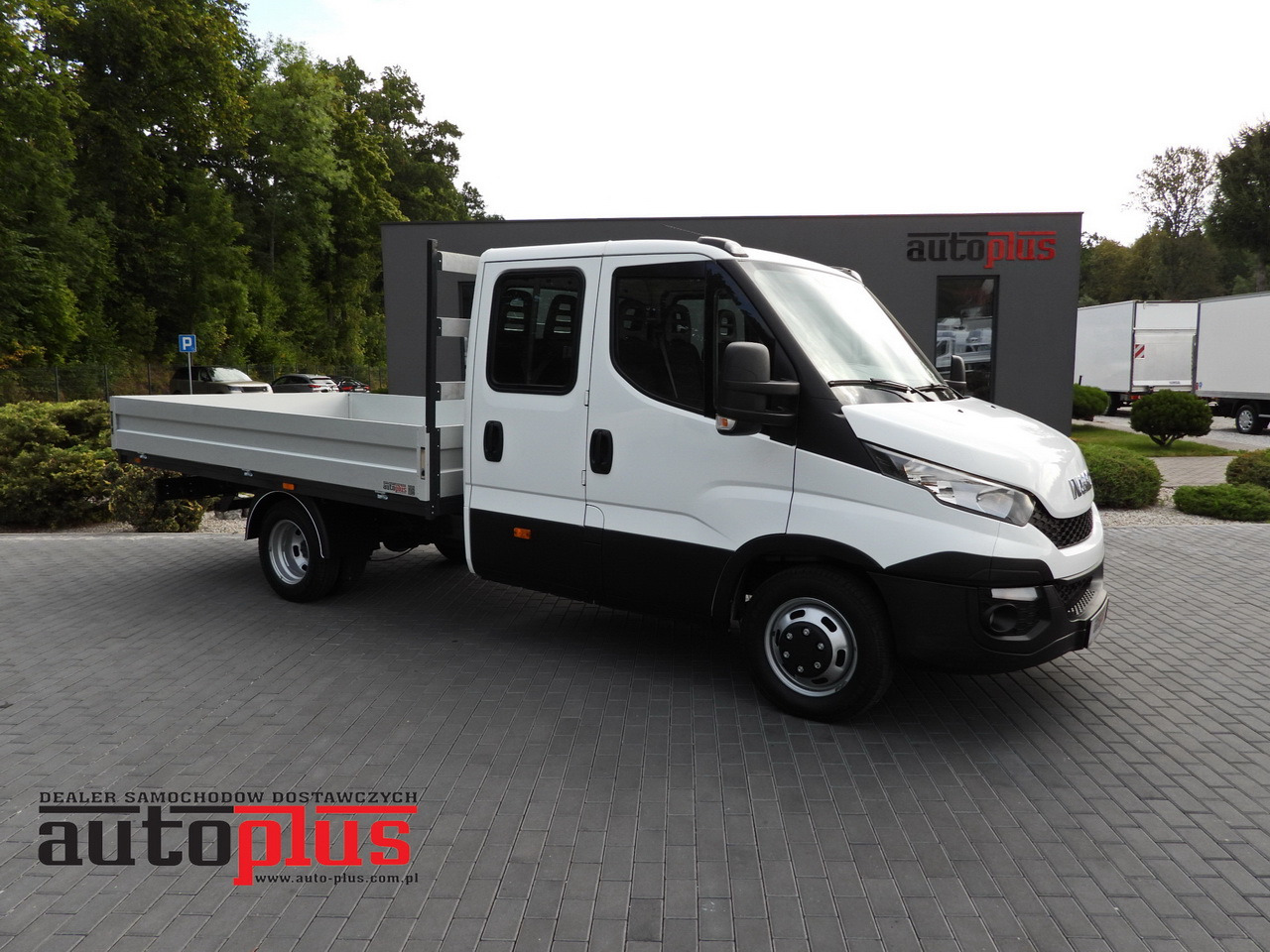 IVECO DAILY 35C17 STAKE BODY DOUBLE CABIN DOKA 7 SEATS CRUISE CONTROL TWIN WHEELS AIR CONDITIONING 170HP - Meeskonnaauto: pilt 1 IVECO DAILY 35C17 STAKE BODY DOUBLE CABIN DOKA 7 SEATS CRUISE CONTROL TWIN WHEELS AIR CONDITIONING 170HP - Meeskonnaauto: pilt 1