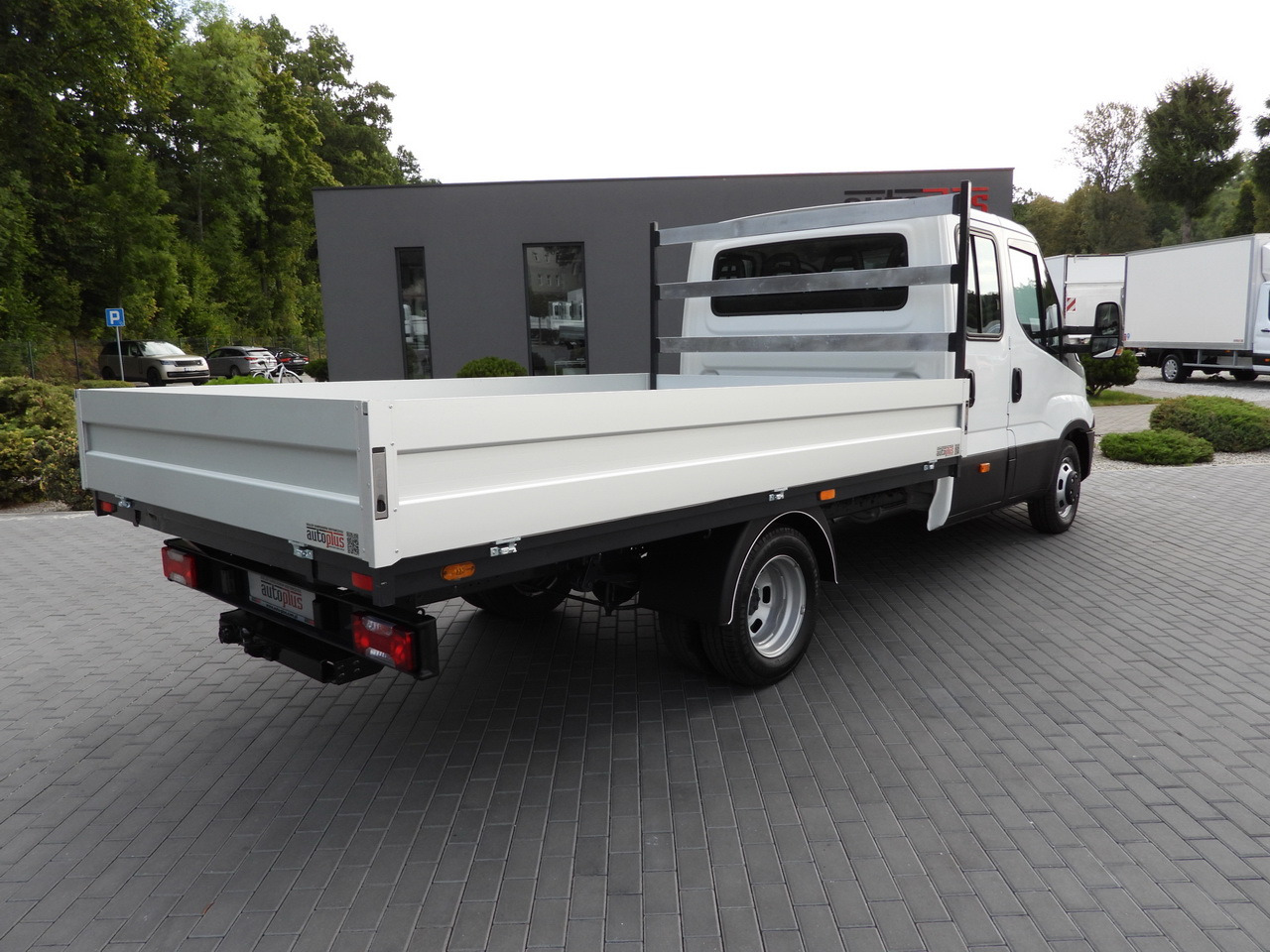 IVECO DAILY 35C17 STAKE BODY DOUBLE CABIN DOKA 7 SEATS CRUISE CONTROL TWIN WHEELS AIR CONDITIONING 170HP - Meeskonnaauto: pilt 3 IVECO DAILY 35C17 STAKE BODY DOUBLE CABIN DOKA 7 SEATS CRUISE CONTROL TWIN WHEELS AIR CONDITIONING 170HP - Meeskonnaauto: pilt 3