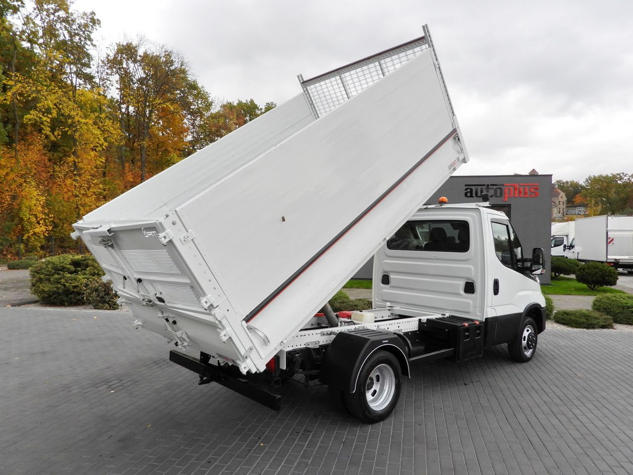 IVECO DAILY 35C21 TIPPER CRUISE CONTROL NAVIGATION LED LIGHTS AUTOMATIC TRANSMISSION  TWIN WHEELS AIR CONDITIONING  210HP - Tarbesõiduk kallur: pilt 3 IVECO DAILY 35C21 TIPPER CRUISE CONTROL NAVIGATION LED LIGHTS AUTOMATIC TRANSMISSION  TWIN WHEELS AIR CONDITIONING  210HP - Tarbesõiduk kallur: pilt 3