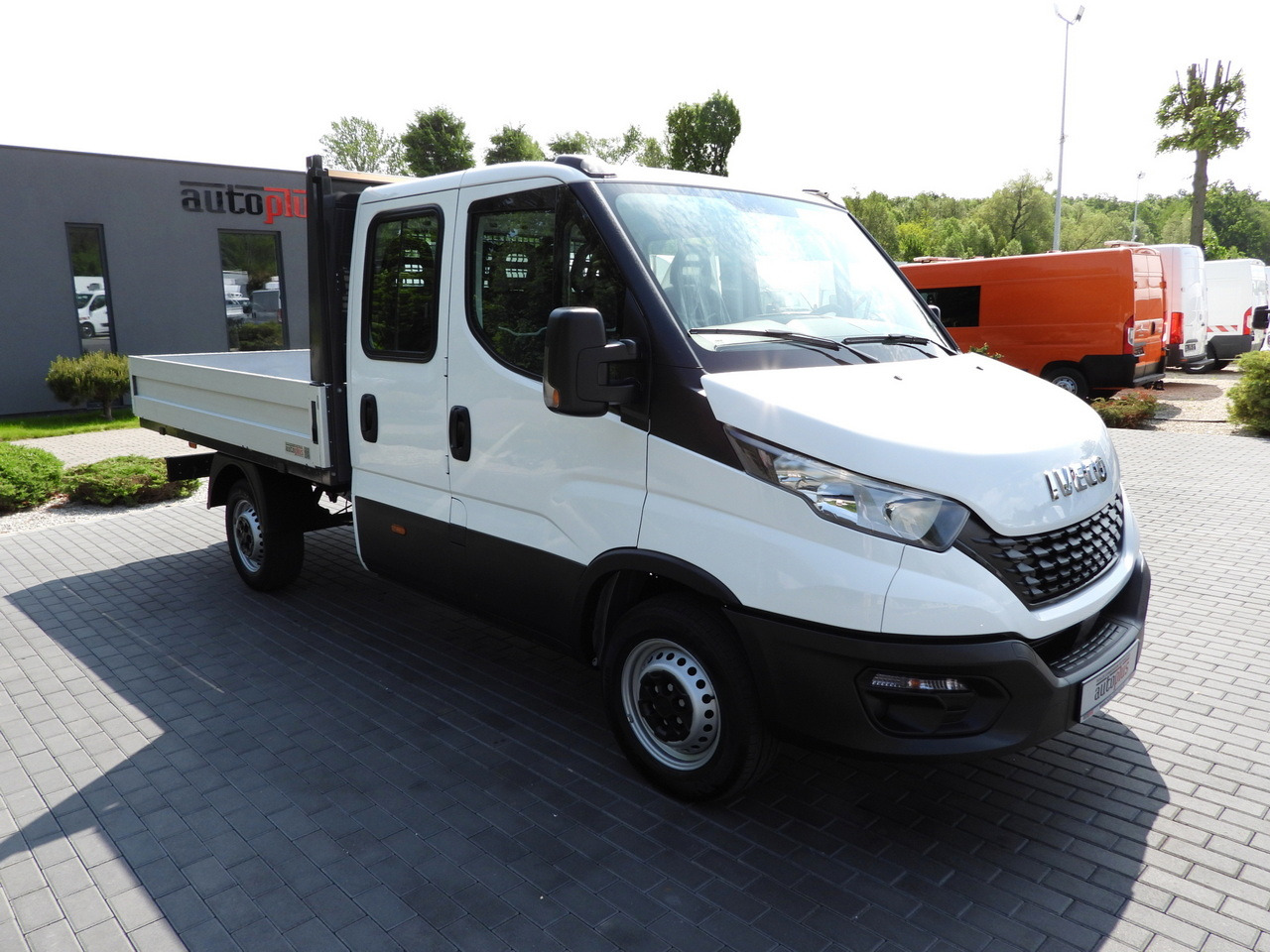 IVECO DAILY 35S12 STAKE BODY DOUBLE CABIN DOKA 7 SEATS AIR CONDITIONING 120HP - Meeskonnaauto: pilt 4 IVECO DAILY 35S12 STAKE BODY DOUBLE CABIN DOKA 7 SEATS AIR CONDITIONING 120HP - Meeskonnaauto: pilt 4