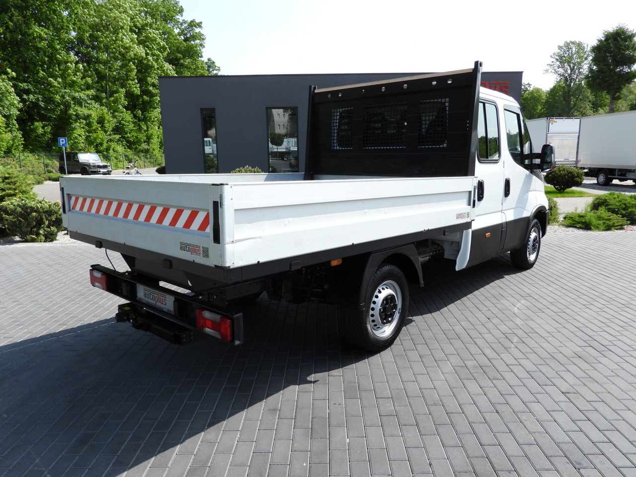 IVECO DAILY 35S12 STAKE BODY DOUBLE CABIN DOKA 7 SEATS AIR CONDITIONING 120HP - Madelauto: pilt 3 IVECO DAILY 35S12 STAKE BODY DOUBLE CABIN DOKA 7 SEATS AIR CONDITIONING 120HP - Madelauto: pilt 3