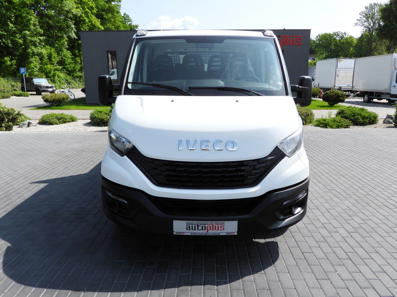 IVECO DAILY 35S12 STAKE BODY DOUBLE CABIN DOKA 7 SEATS AIR CONDITIONING 120HP - Meeskonnaauto: pilt 5 IVECO DAILY 35S12 STAKE BODY DOUBLE CABIN DOKA 7 SEATS AIR CONDITIONING 120HP - Meeskonnaauto: pilt 5