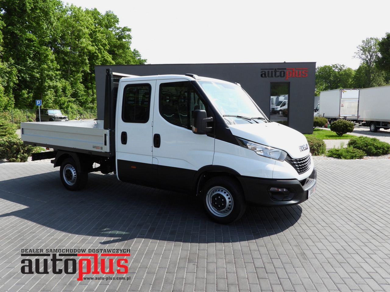 IVECO DAILY 35S12 STAKE BODY DOUBLE CABIN DOKA 7 SEATS AIR CONDITIONING 120HP - Meeskonnaauto: pilt 1 IVECO DAILY 35S12 STAKE BODY DOUBLE CABIN DOKA 7 SEATS AIR CONDITIONING 120HP - Meeskonnaauto: pilt 1