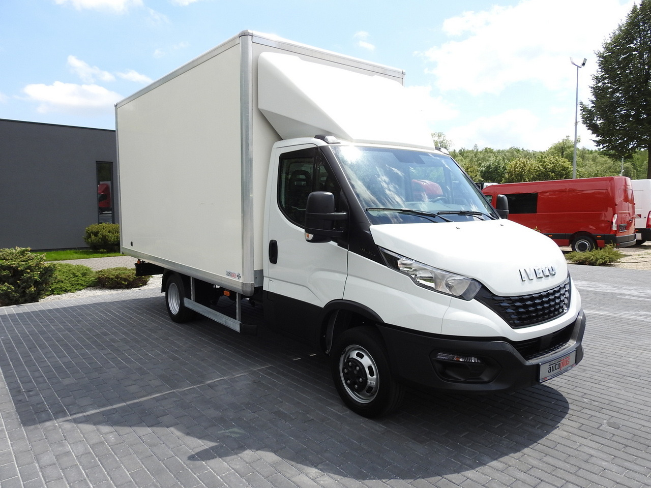 IVECO DAILY 35S14 8 PALLETS CRUISE CONTROL TWIN WHEELS AIR CONDITIONING 140HP - Tarbesõiduk furgoon: pilt 4 IVECO DAILY 35S14 8 PALLETS CRUISE CONTROL TWIN WHEELS AIR CONDITIONING 140HP - Tarbesõiduk furgoon: pilt 4